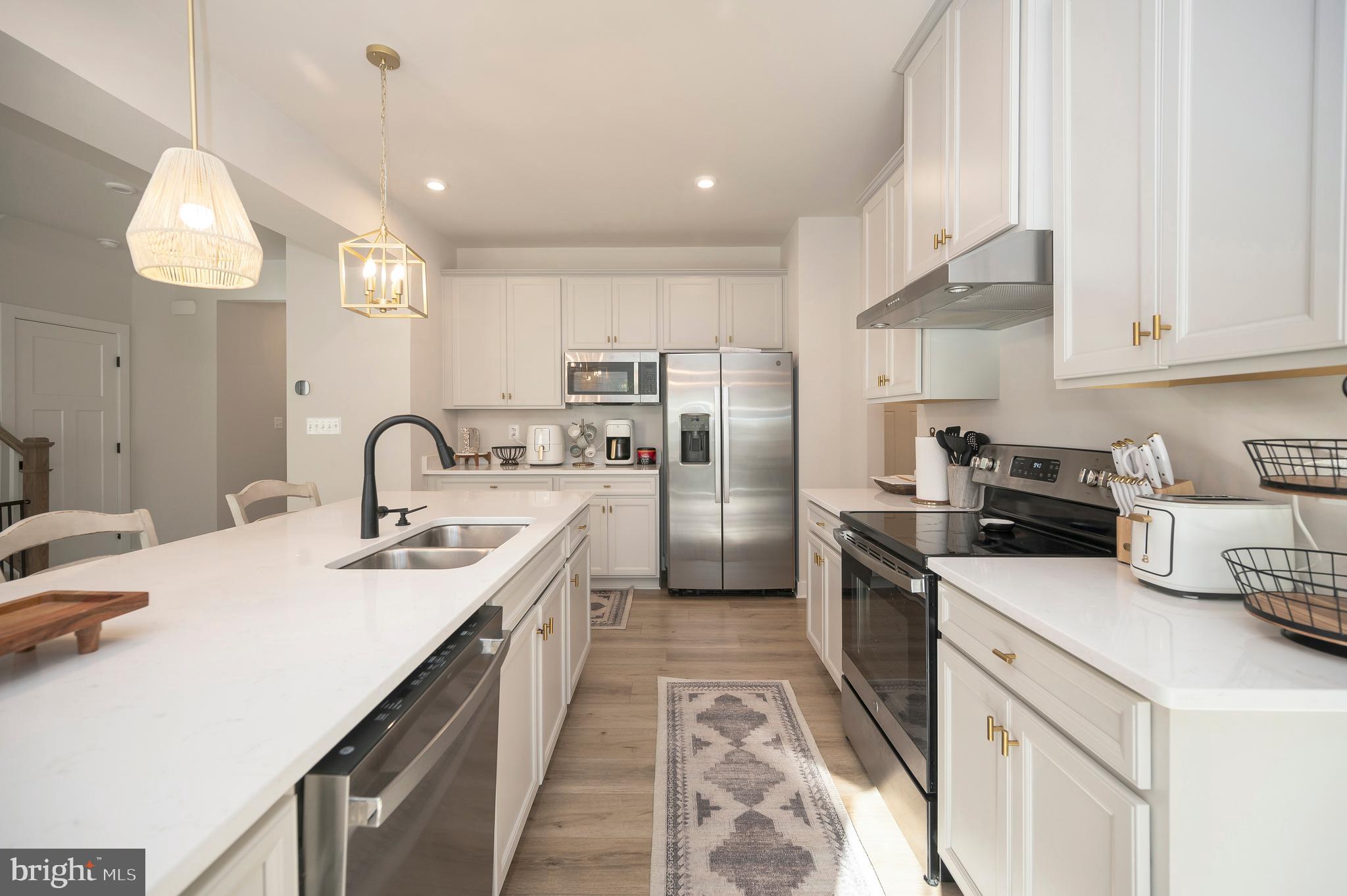 8803 ZOE COURT