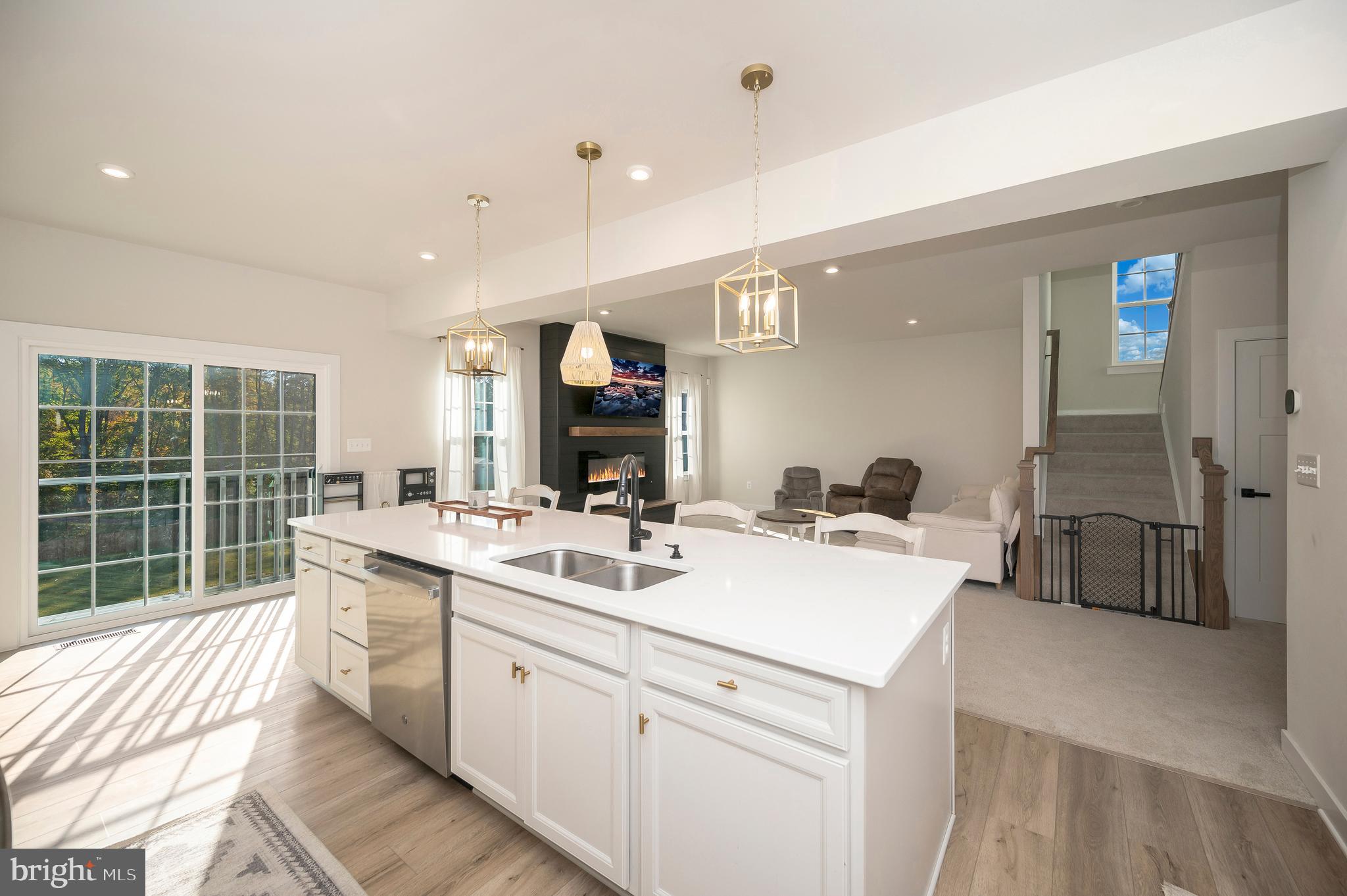 8803 ZOE COURT
