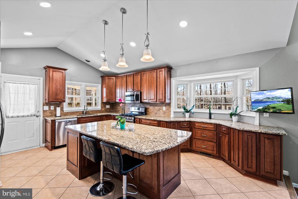 6610 WILLOW POND DRIVE