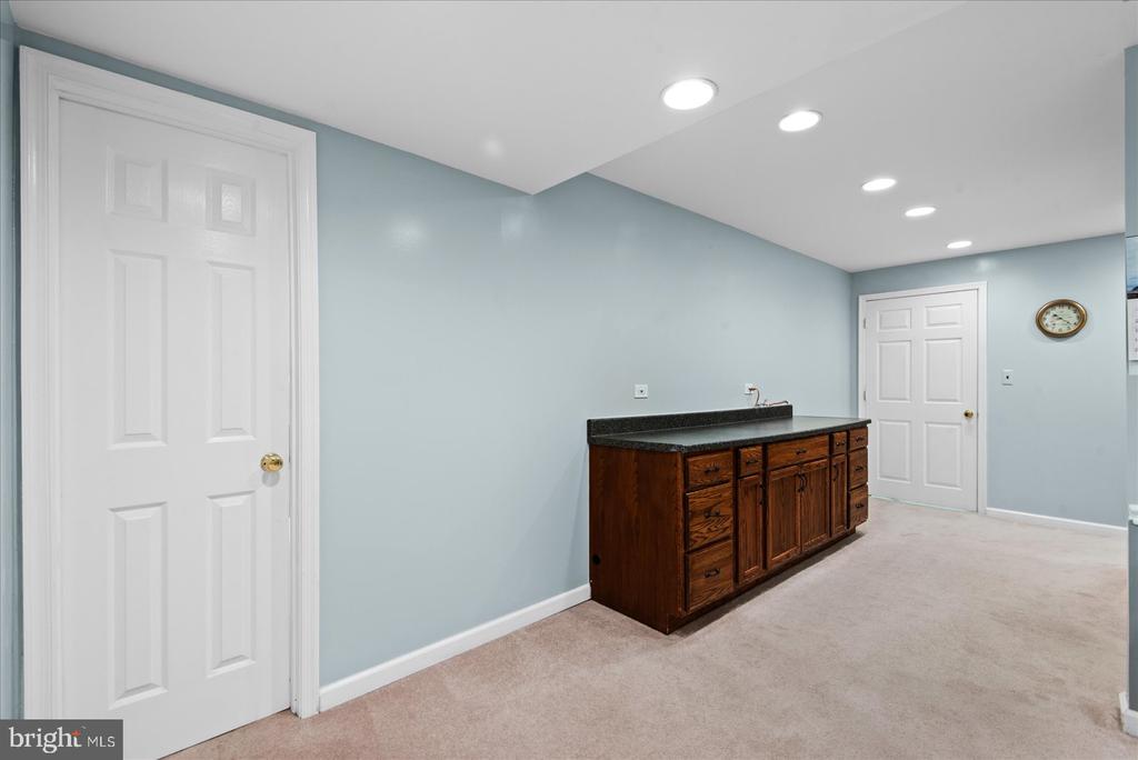 6610 WILLOW POND DRIVE
