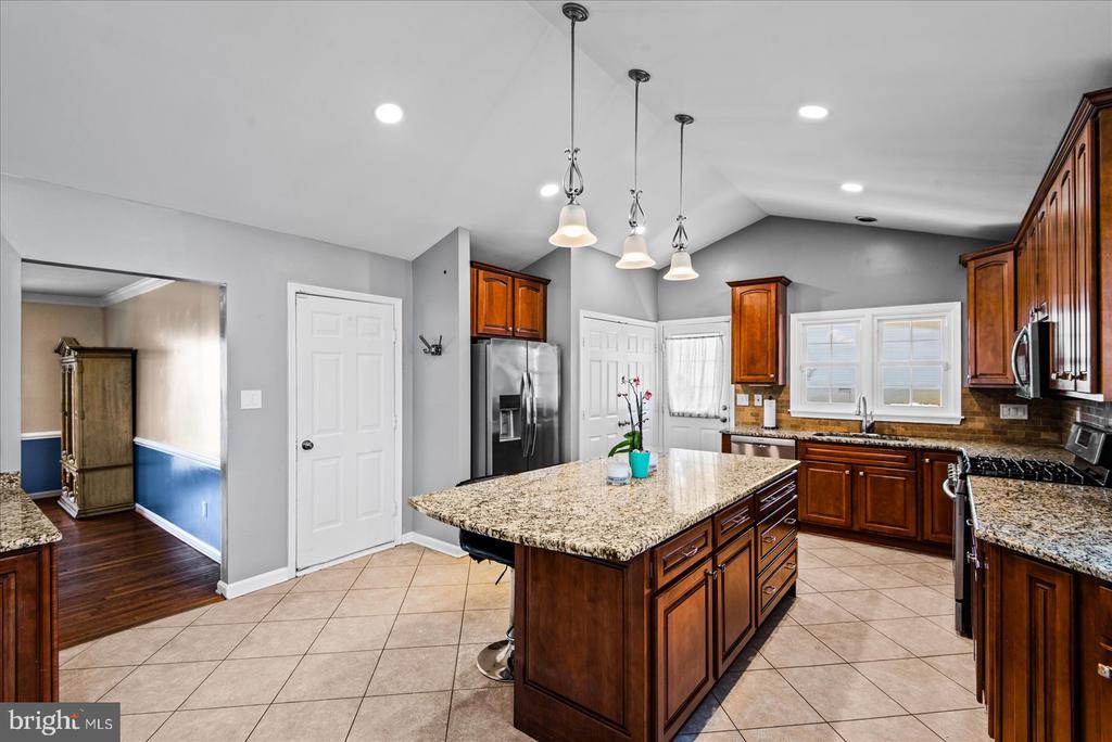 6610 WILLOW POND DRIVE
