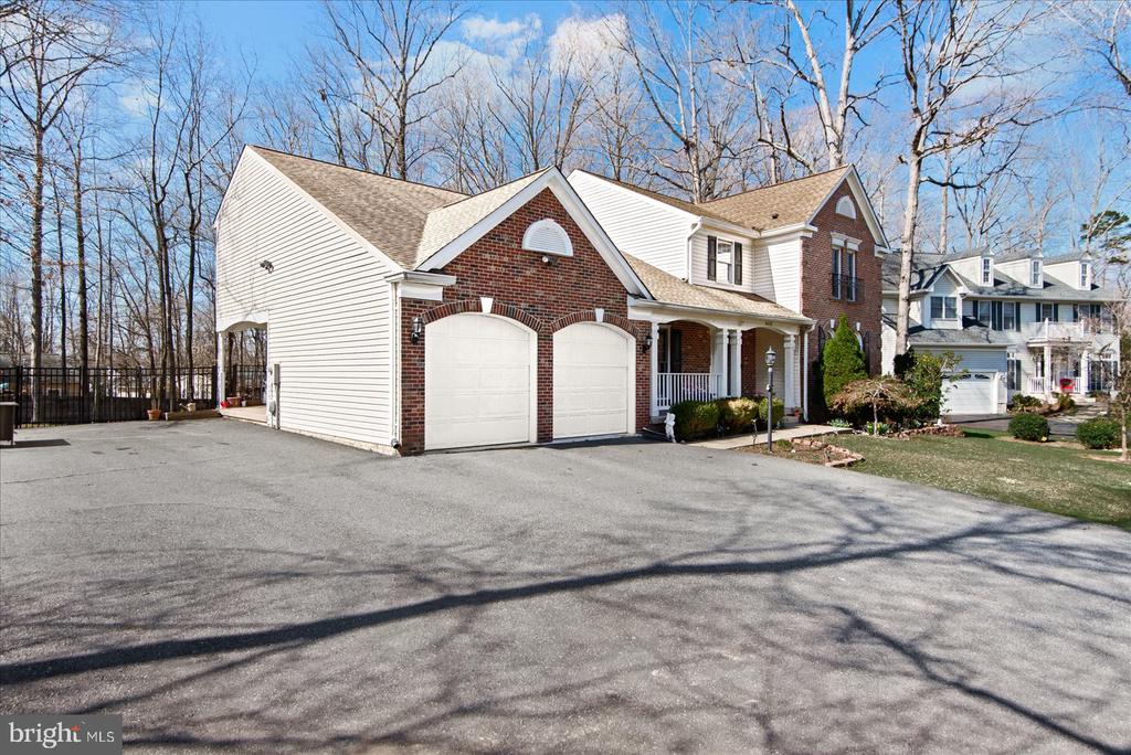 6610 WILLOW POND DRIVE