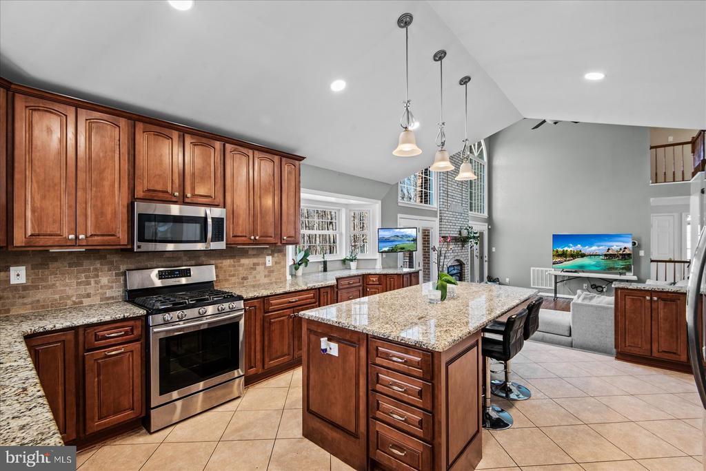 6610 WILLOW POND DRIVE