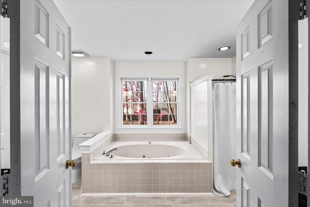 6610 WILLOW POND DRIVE