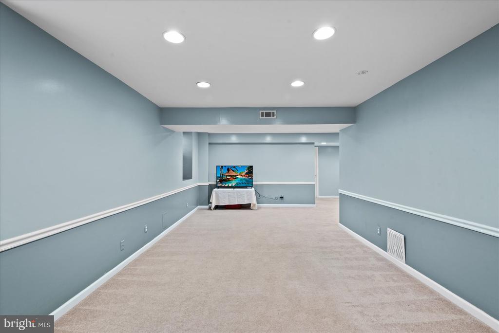 6610 WILLOW POND DRIVE