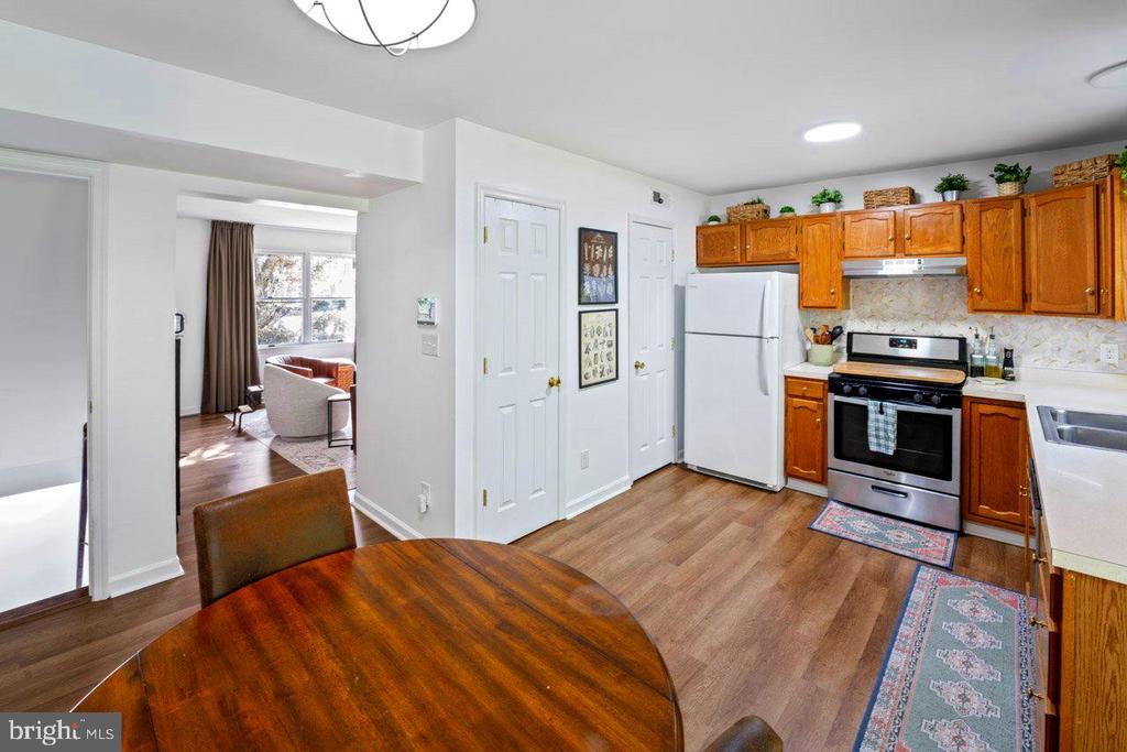 9824 DOMINION FOREST CIRCLE