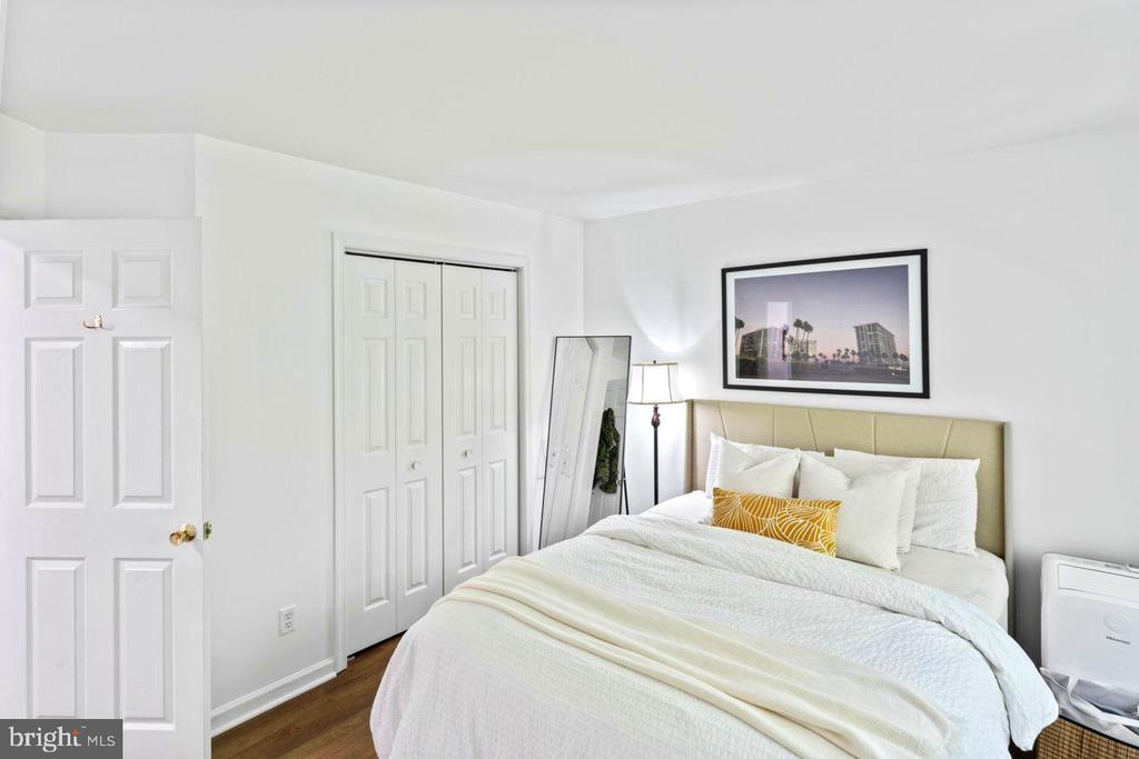9824 DOMINION FOREST CIRCLE