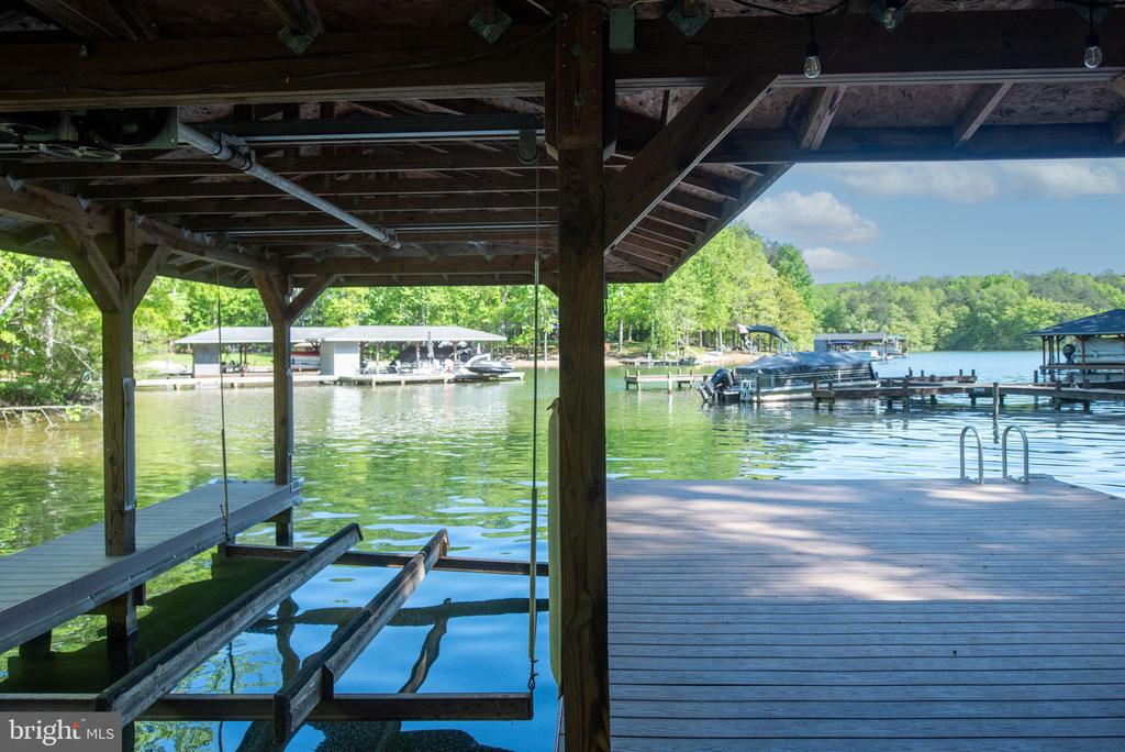 2307 WATERSIDE DRIVE