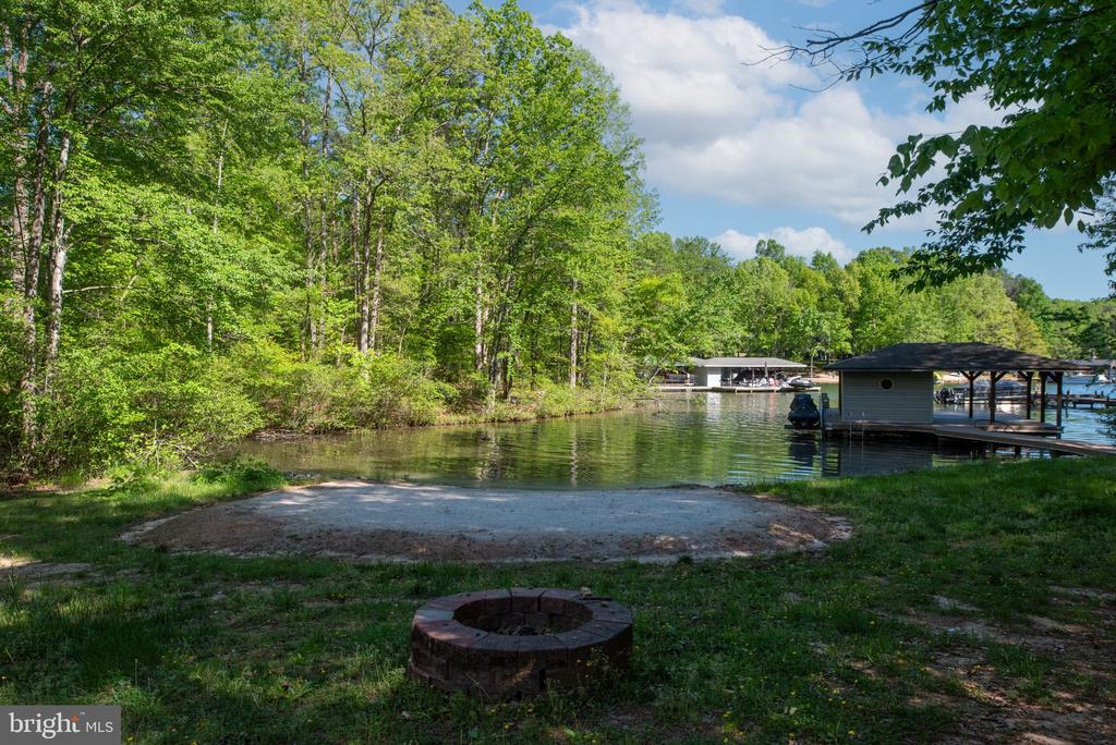 2307 WATERSIDE DRIVE