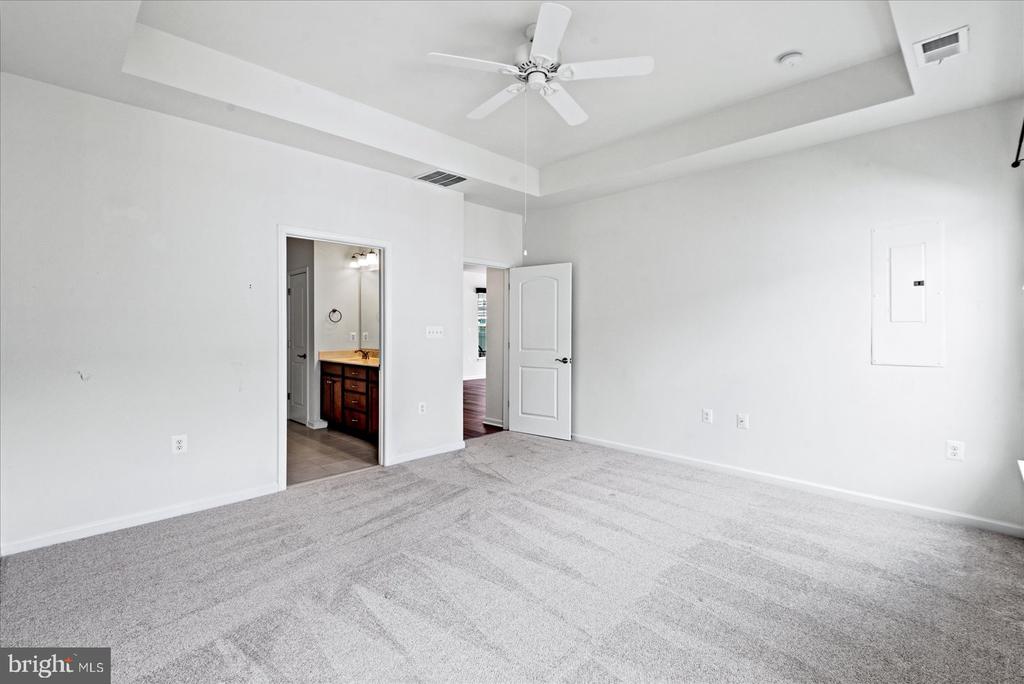 6607 GOLDEN PHEASANT RUN