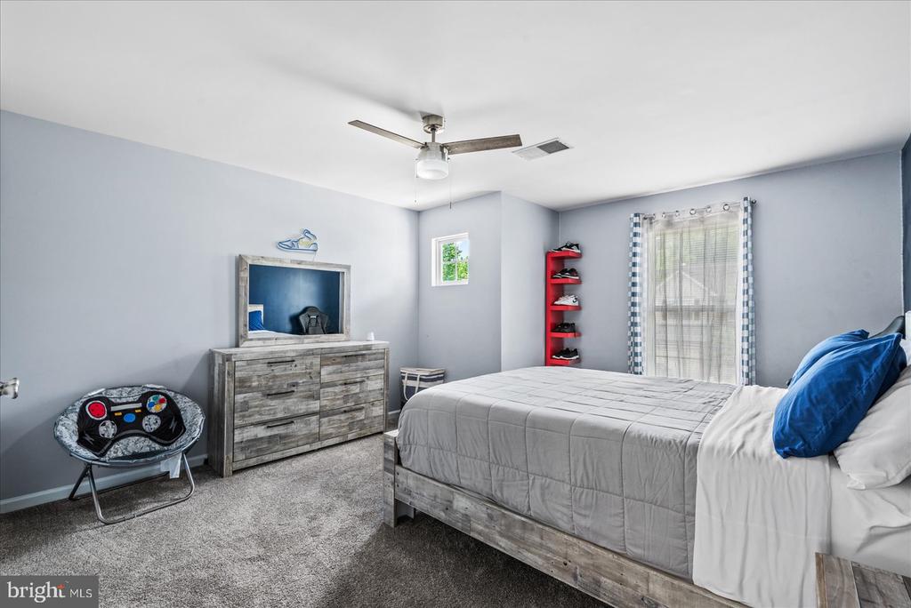 6915 YEOMAN COURT