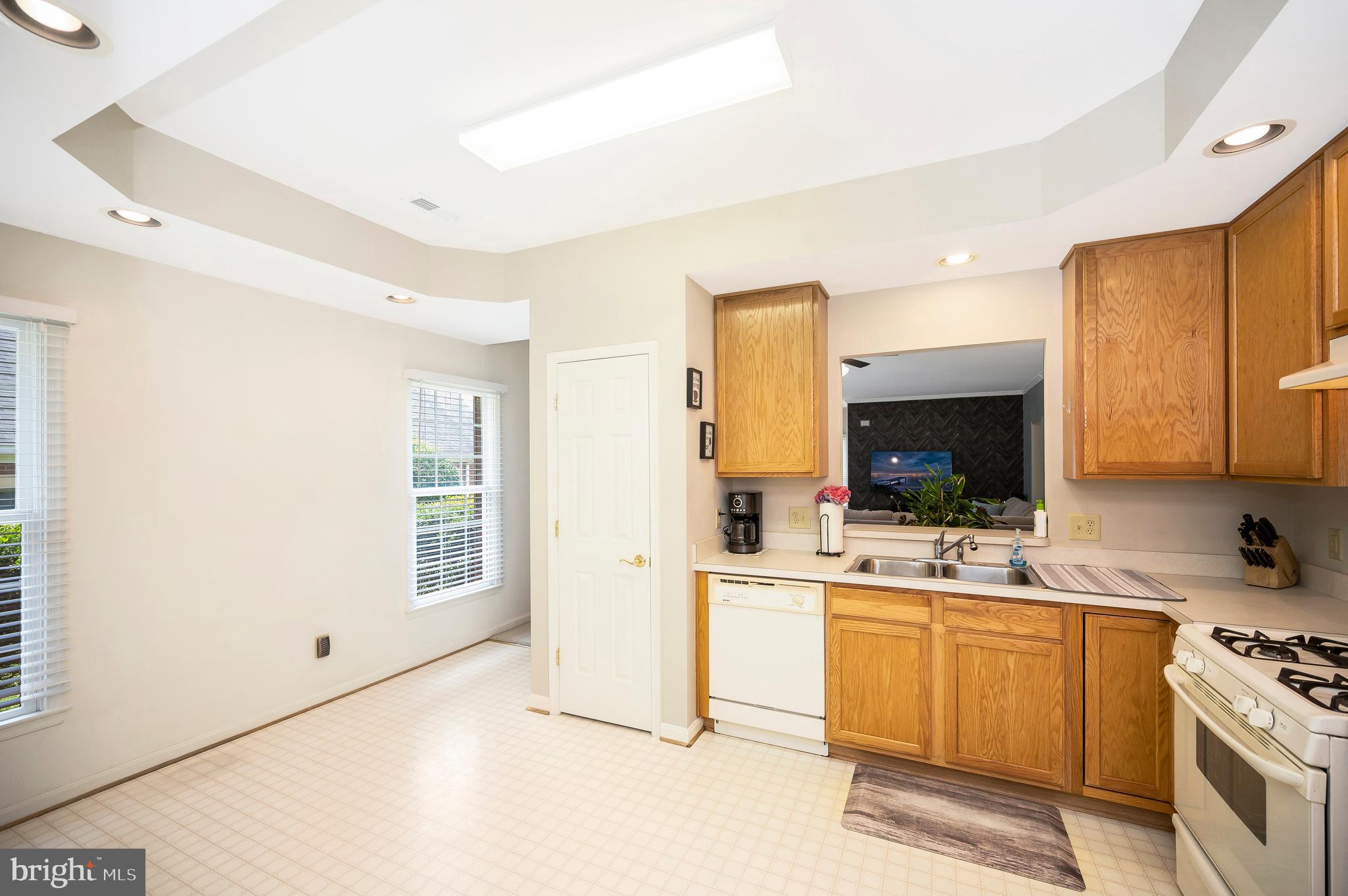 11311 MACON DRIVE