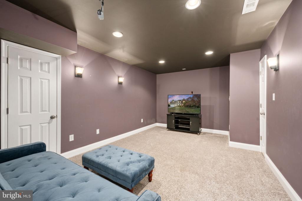 2615 GLENDAS WAY