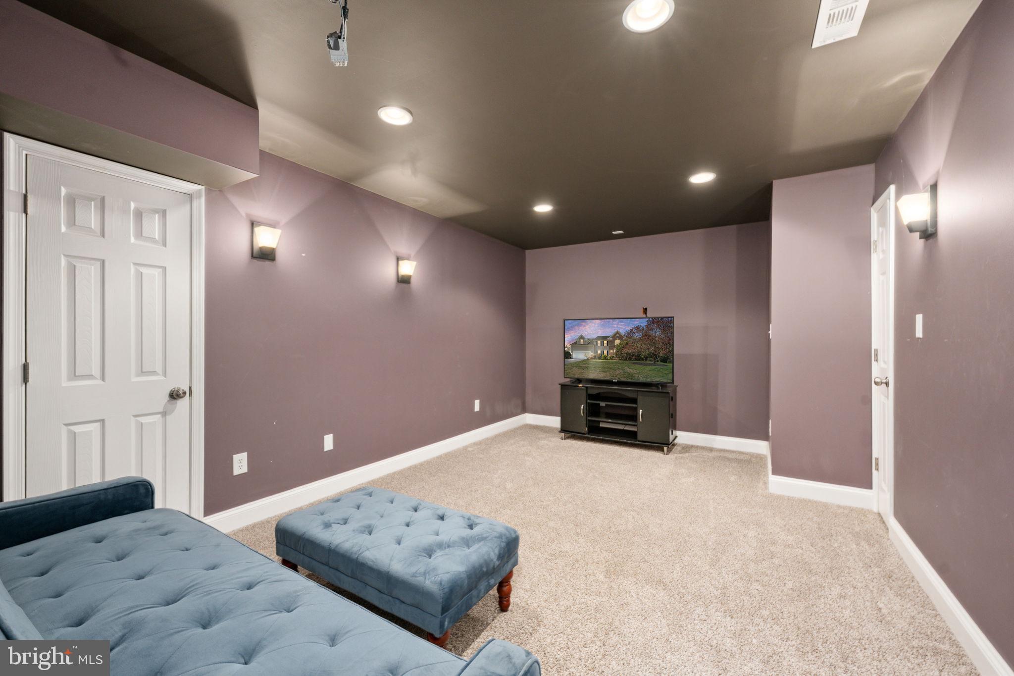 2615 GLENDAS WAY