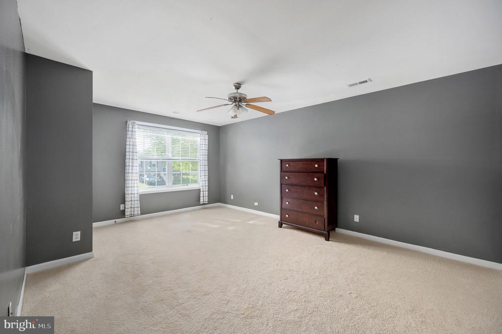 7504 LAURA LANE