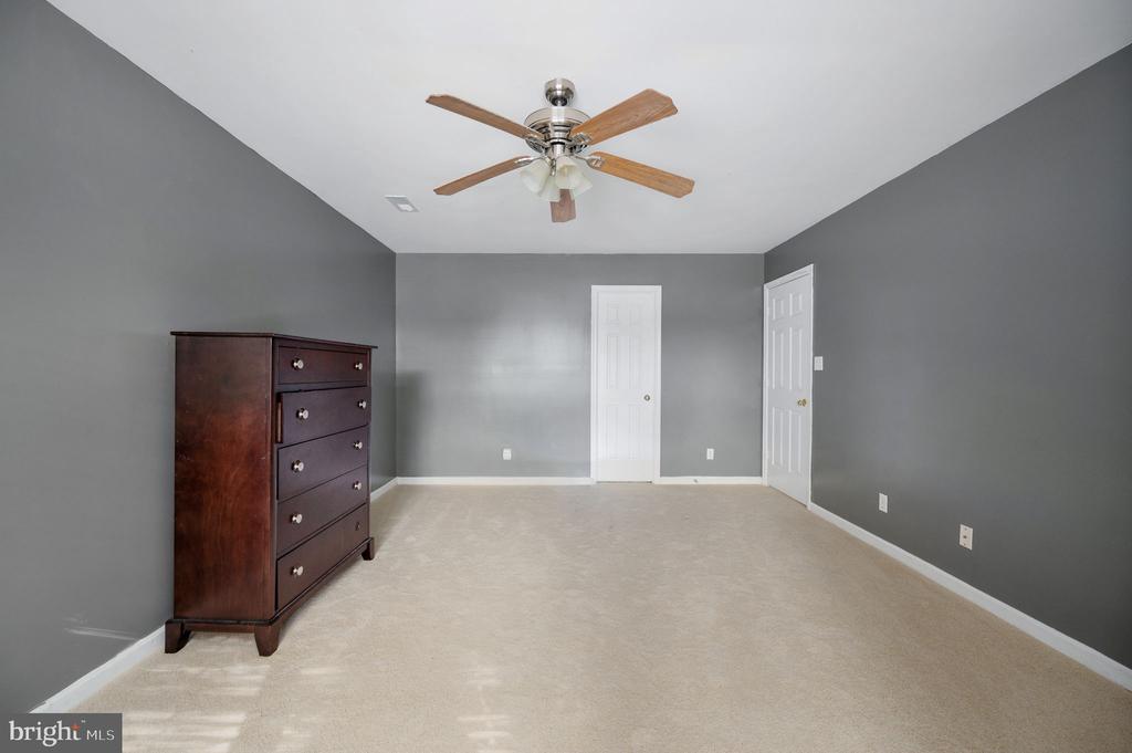 7504 LAURA LANE
