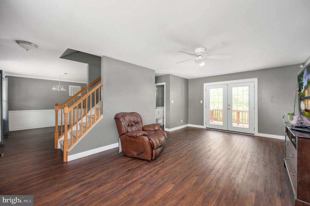 7504 LAURA LANE