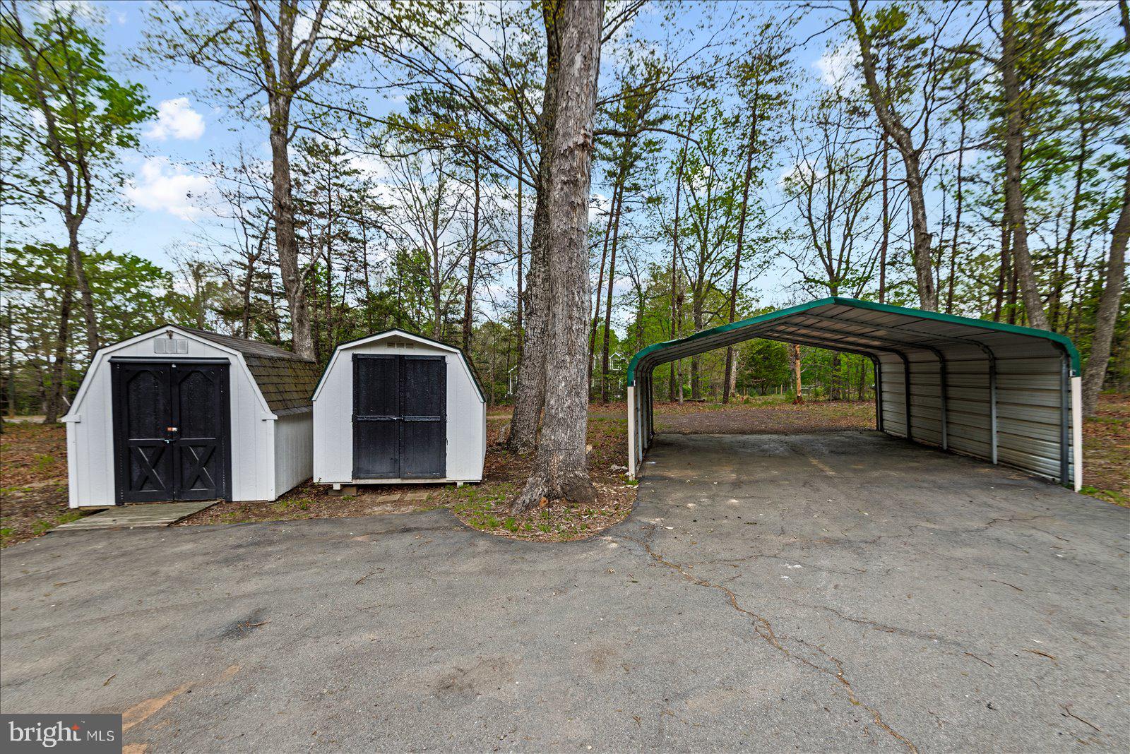 7449 LAKEWOOD LANE