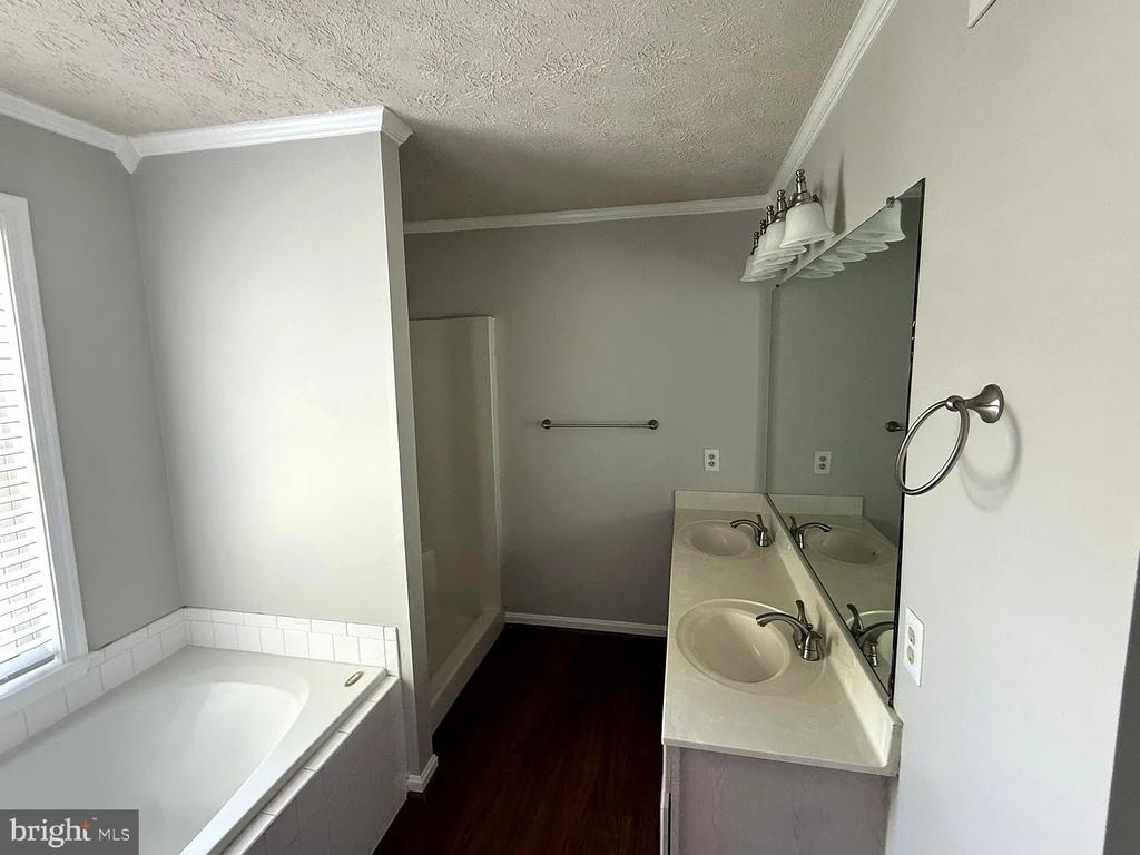 11512 WOODLAND VIEW DRIVE