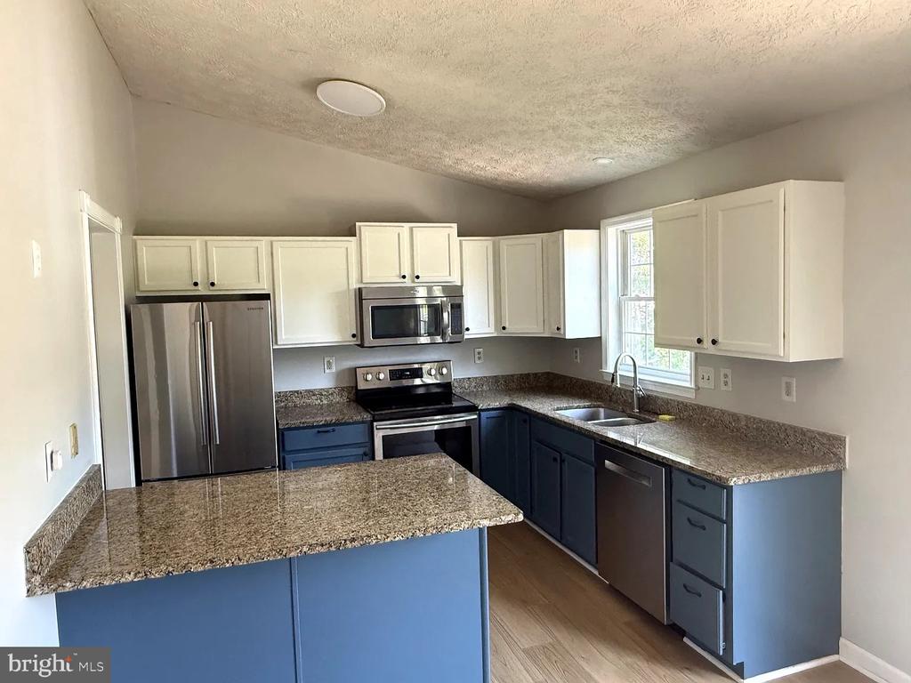 11512 WOODLAND VIEW DRIVE