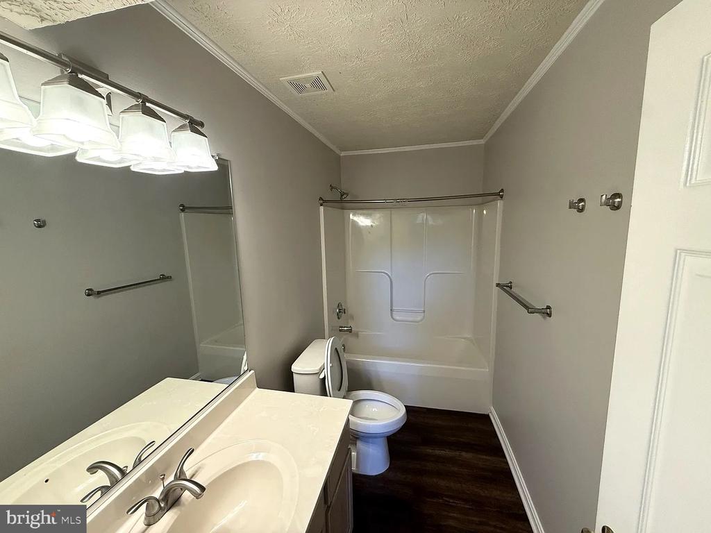 11512 WOODLAND VIEW DRIVE