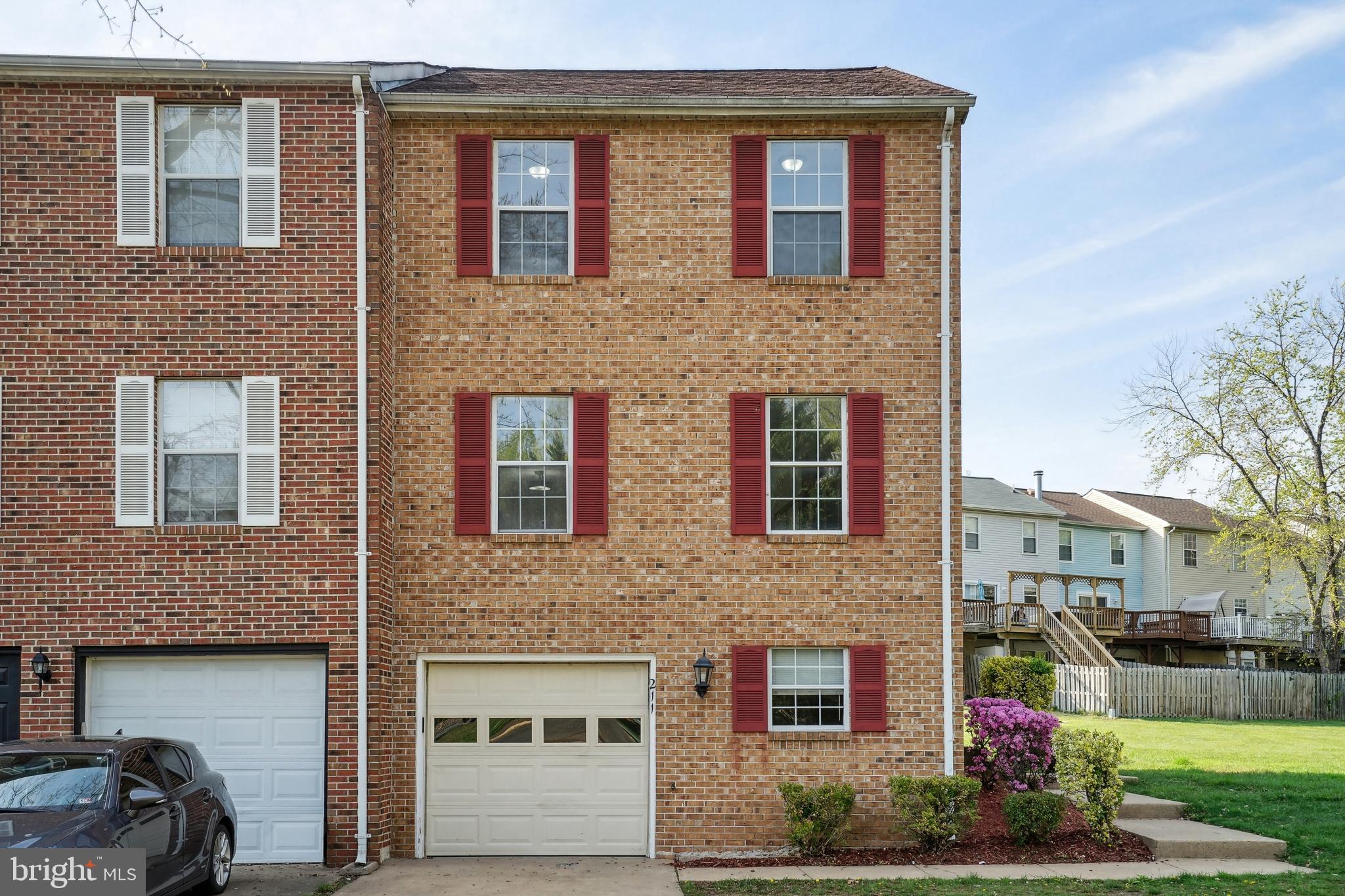 211 BLUERIDGE COURT