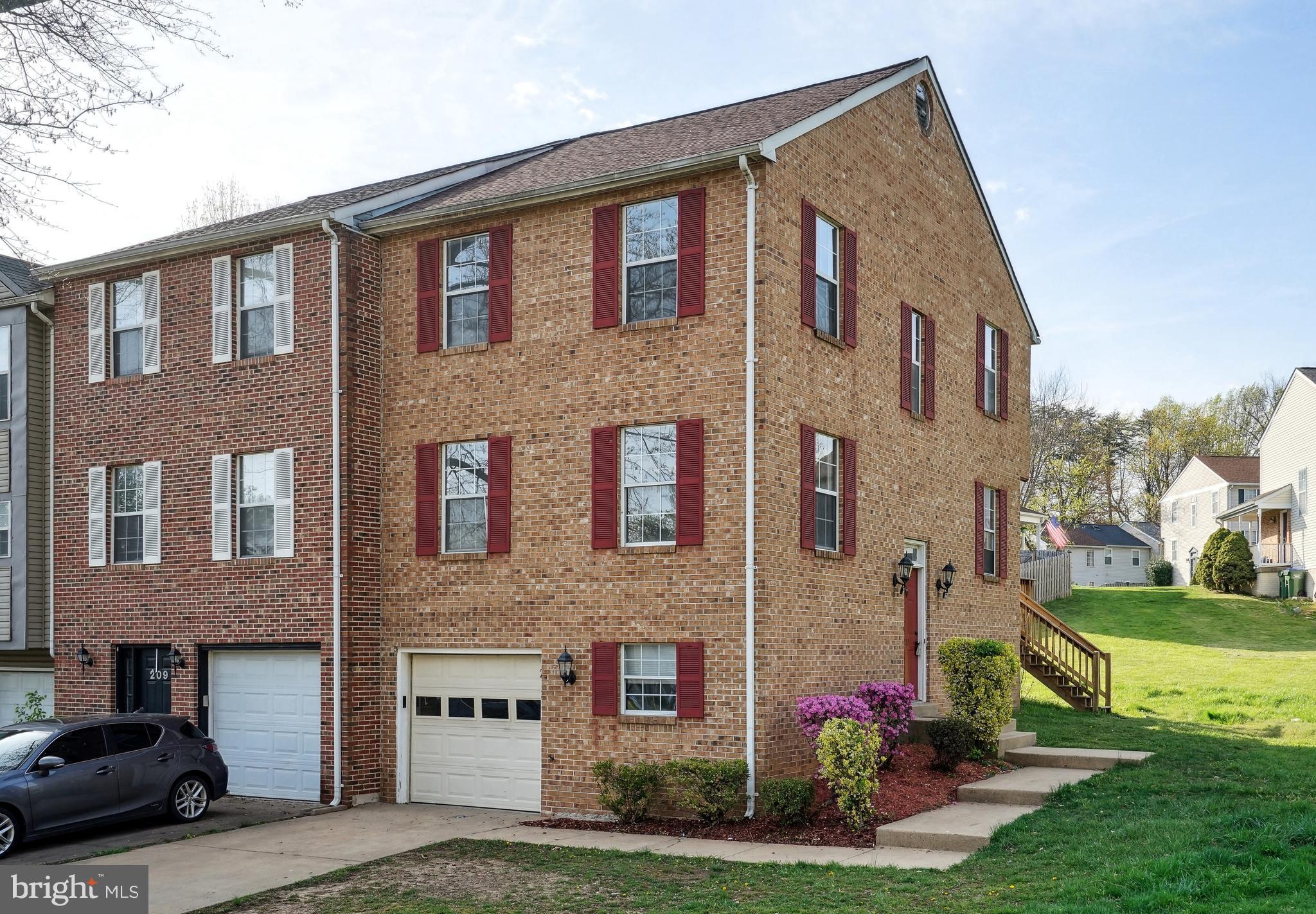 211 BLUERIDGE COURT