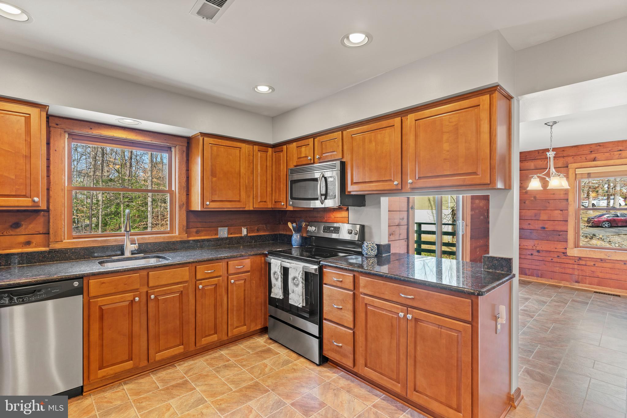 2041 MIDSHIPMAN DRIVE