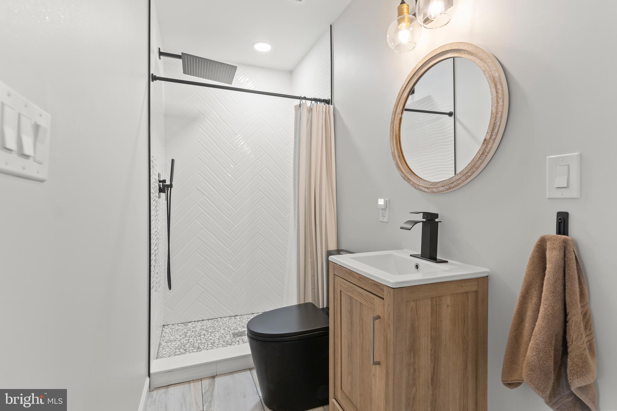 1205 WASHINGTON DRIVE