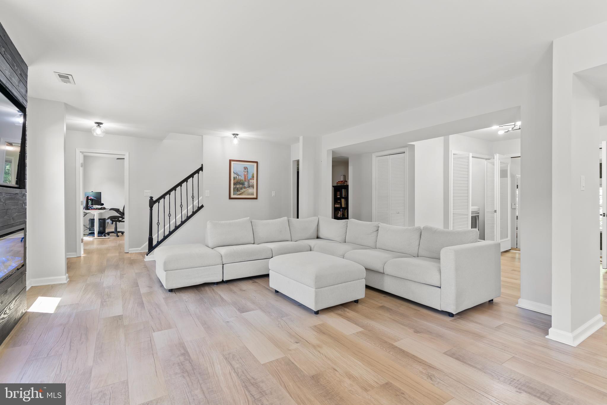 1205 WASHINGTON DRIVE