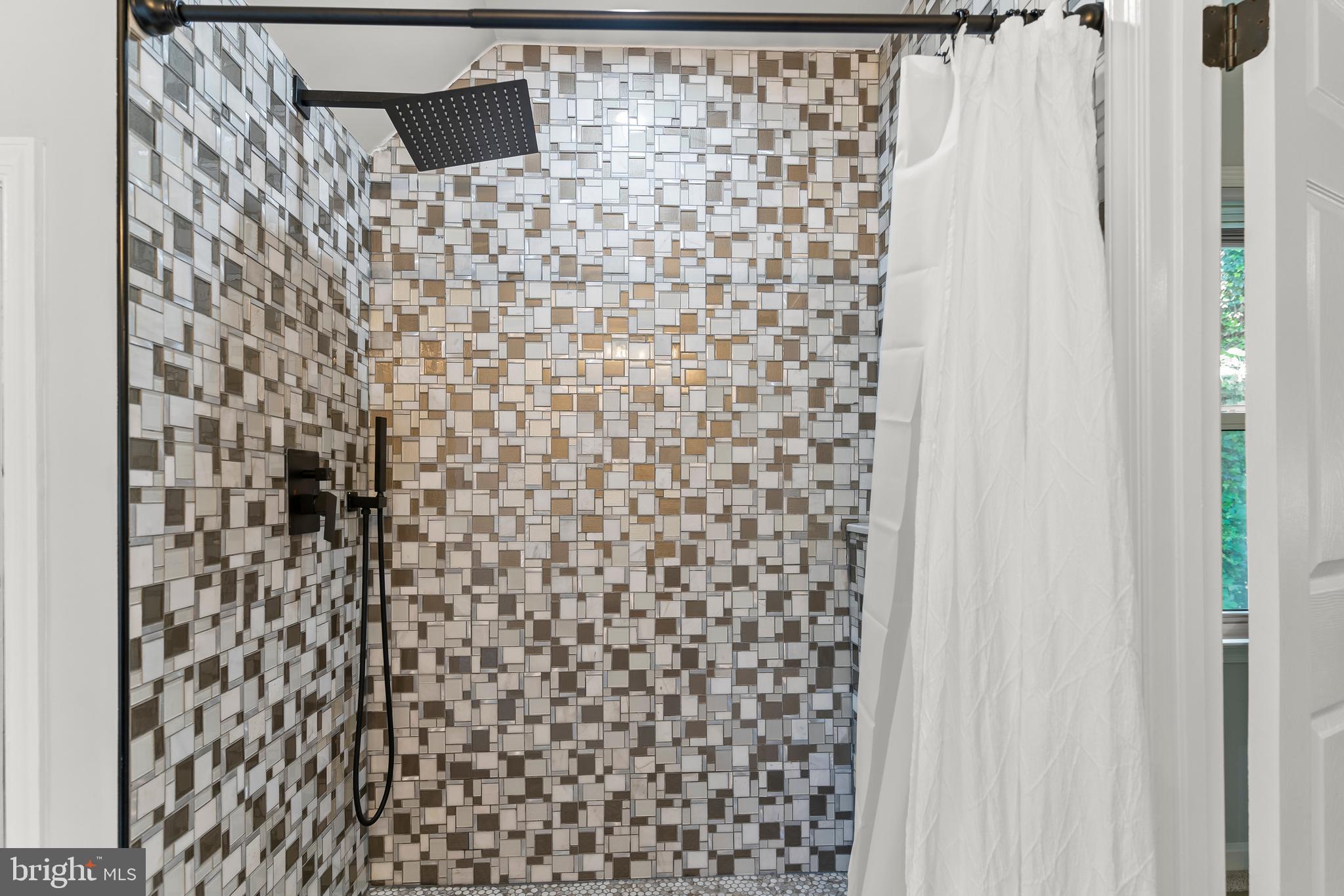 1205 WASHINGTON DRIVE