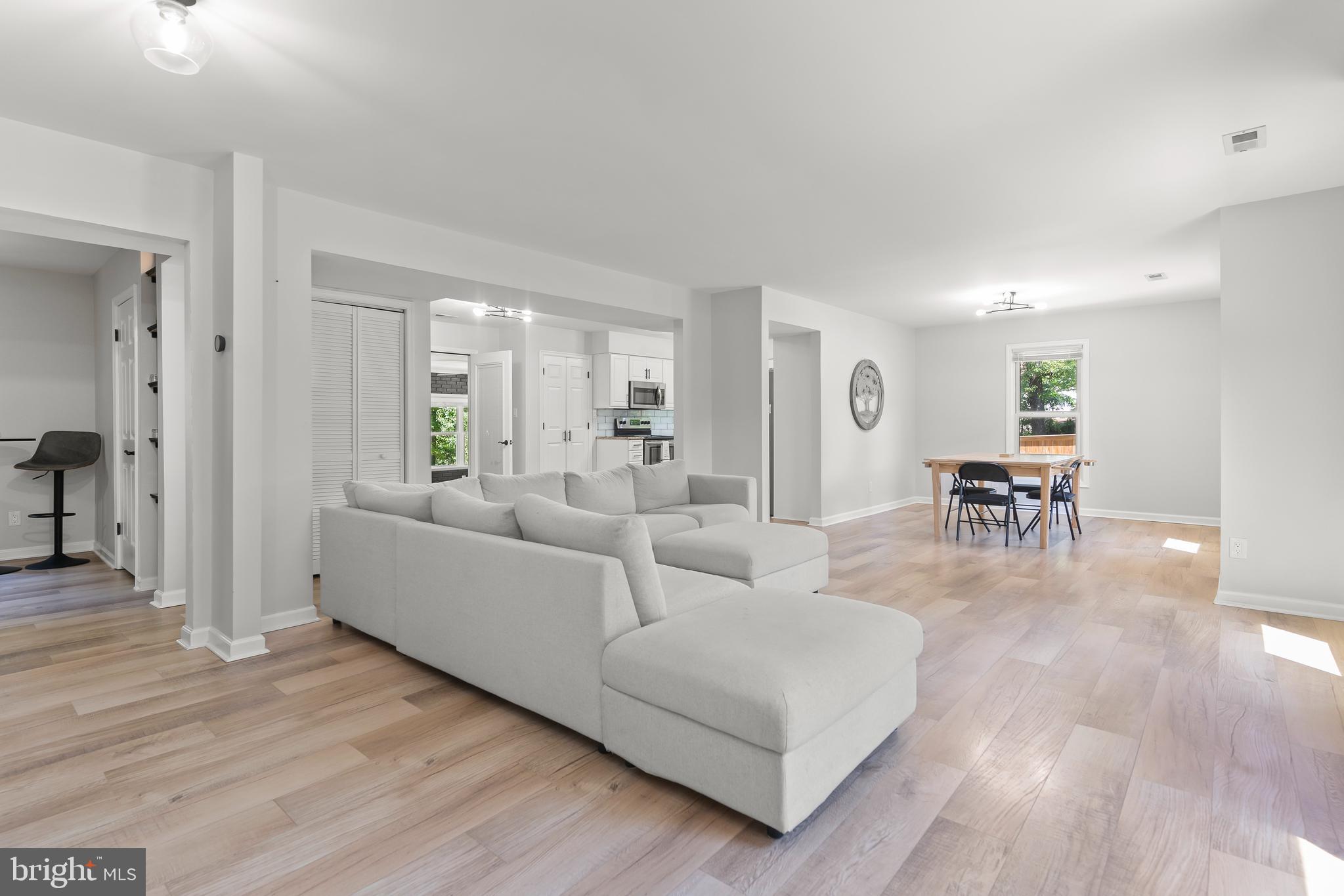 1205 WASHINGTON DRIVE