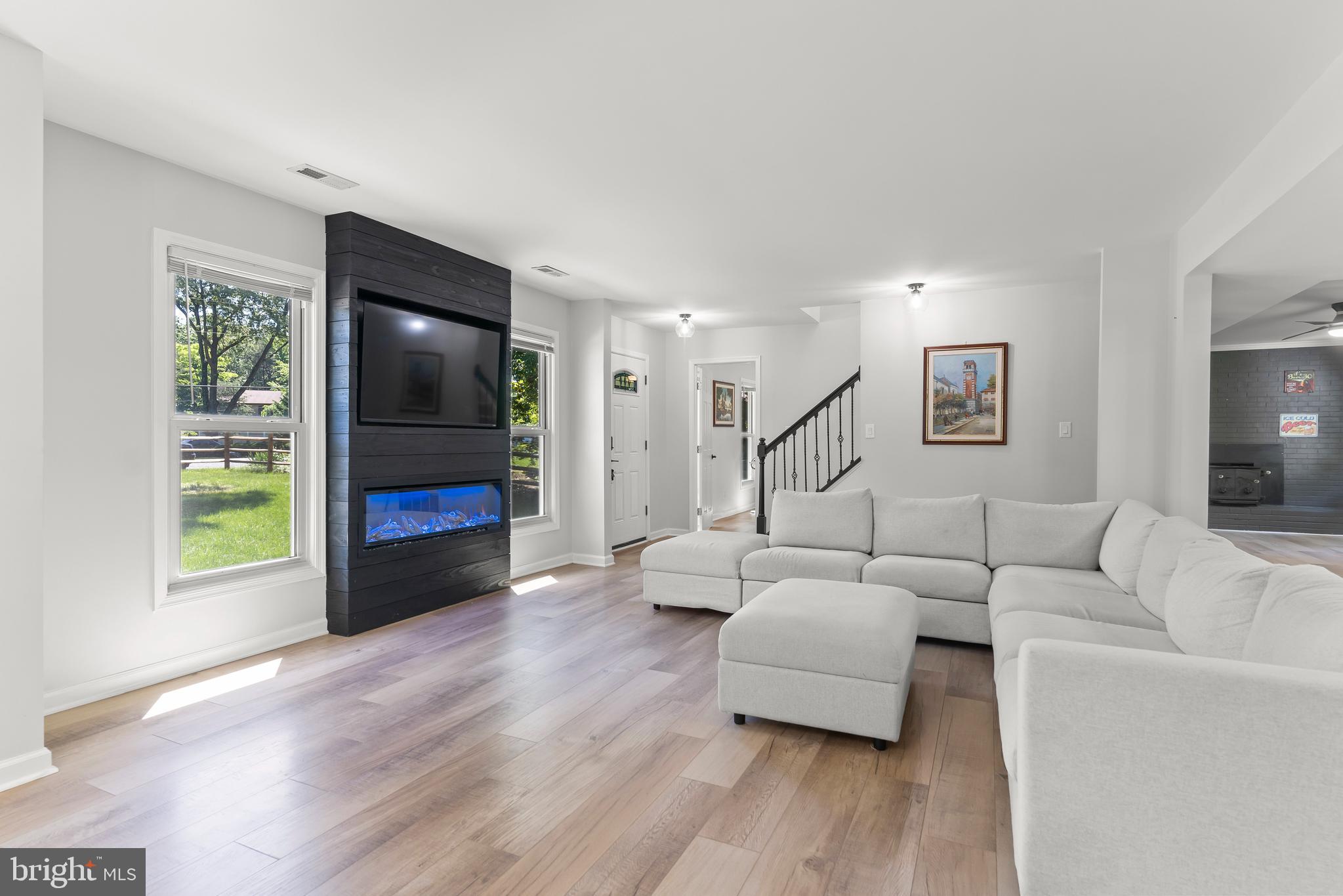 1205 WASHINGTON DRIVE