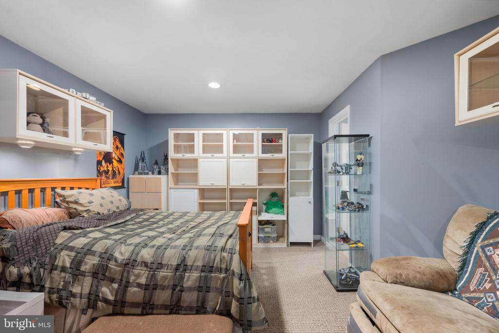 121 HARTWOOD MEADOWS DRIVE
