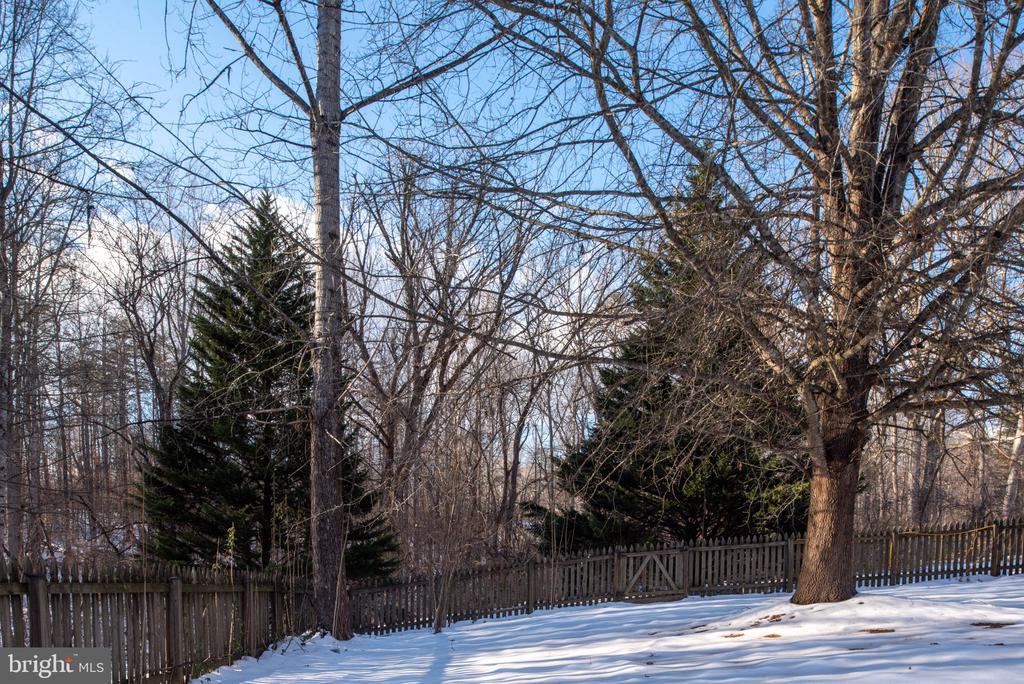 121 HARTWOOD MEADOWS DRIVE