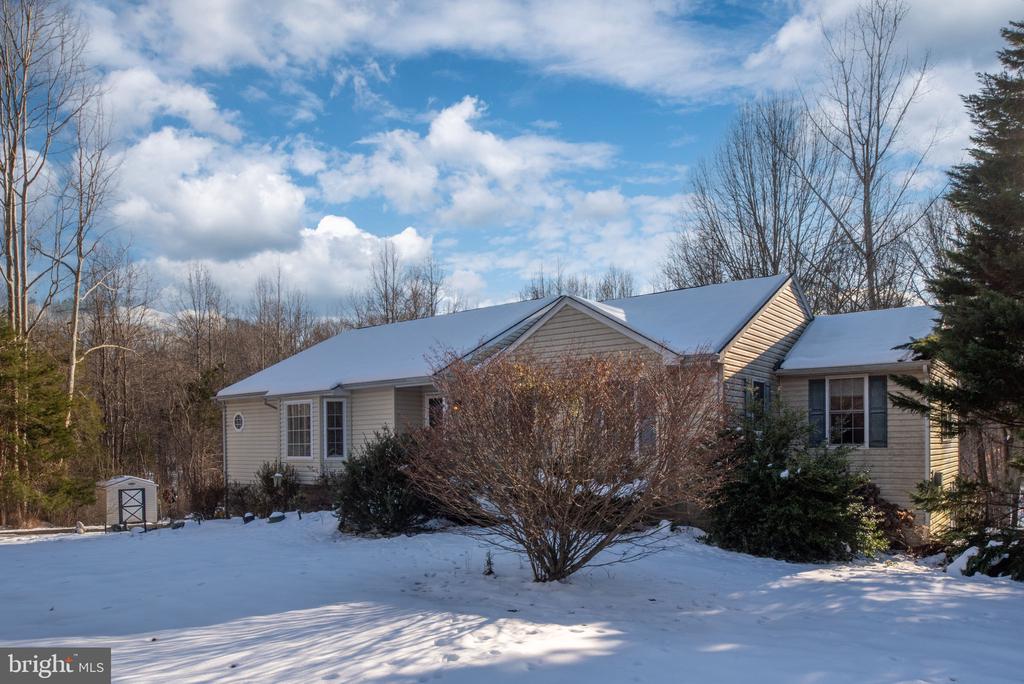 121 HARTWOOD MEADOWS DRIVE