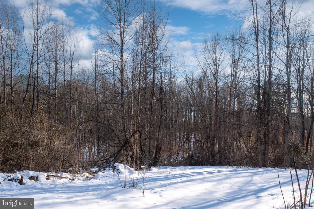 121 HARTWOOD MEADOWS DRIVE