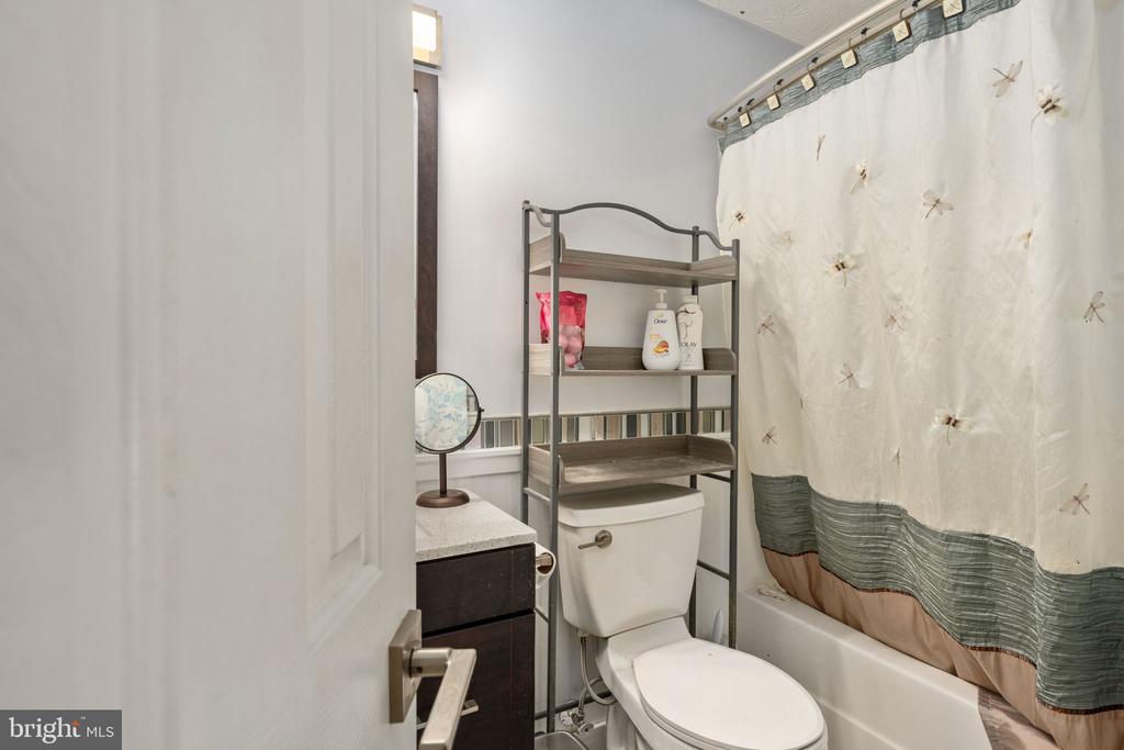 121 HARTWOOD MEADOWS DRIVE
