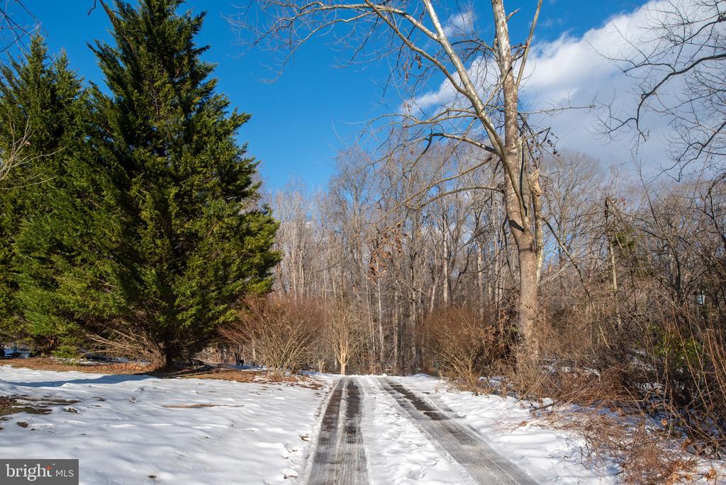 121 HARTWOOD MEADOWS DRIVE