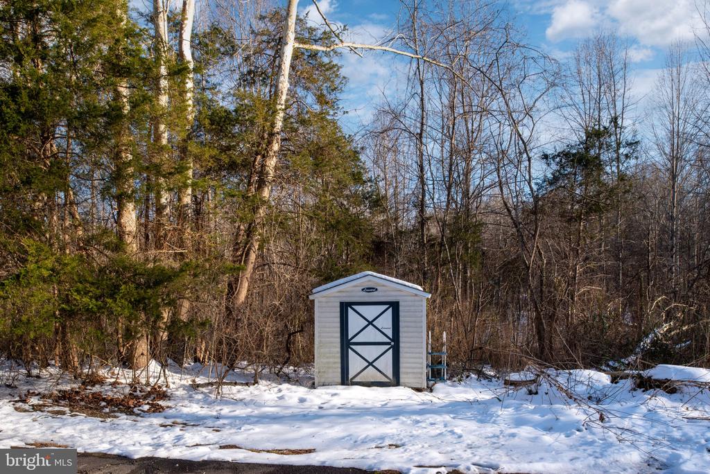121 HARTWOOD MEADOWS DRIVE
