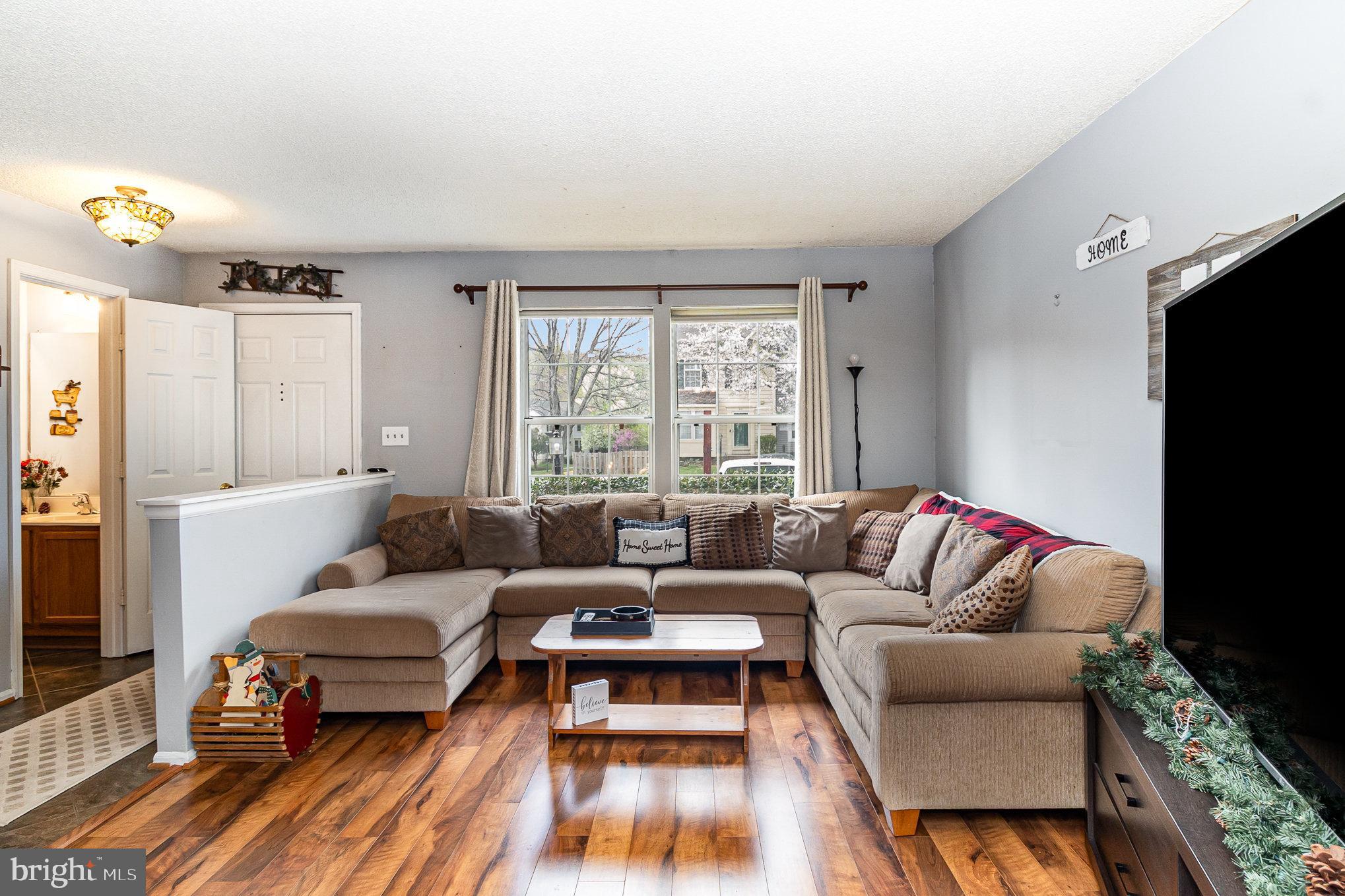 407 KNOLLWOOD COURT