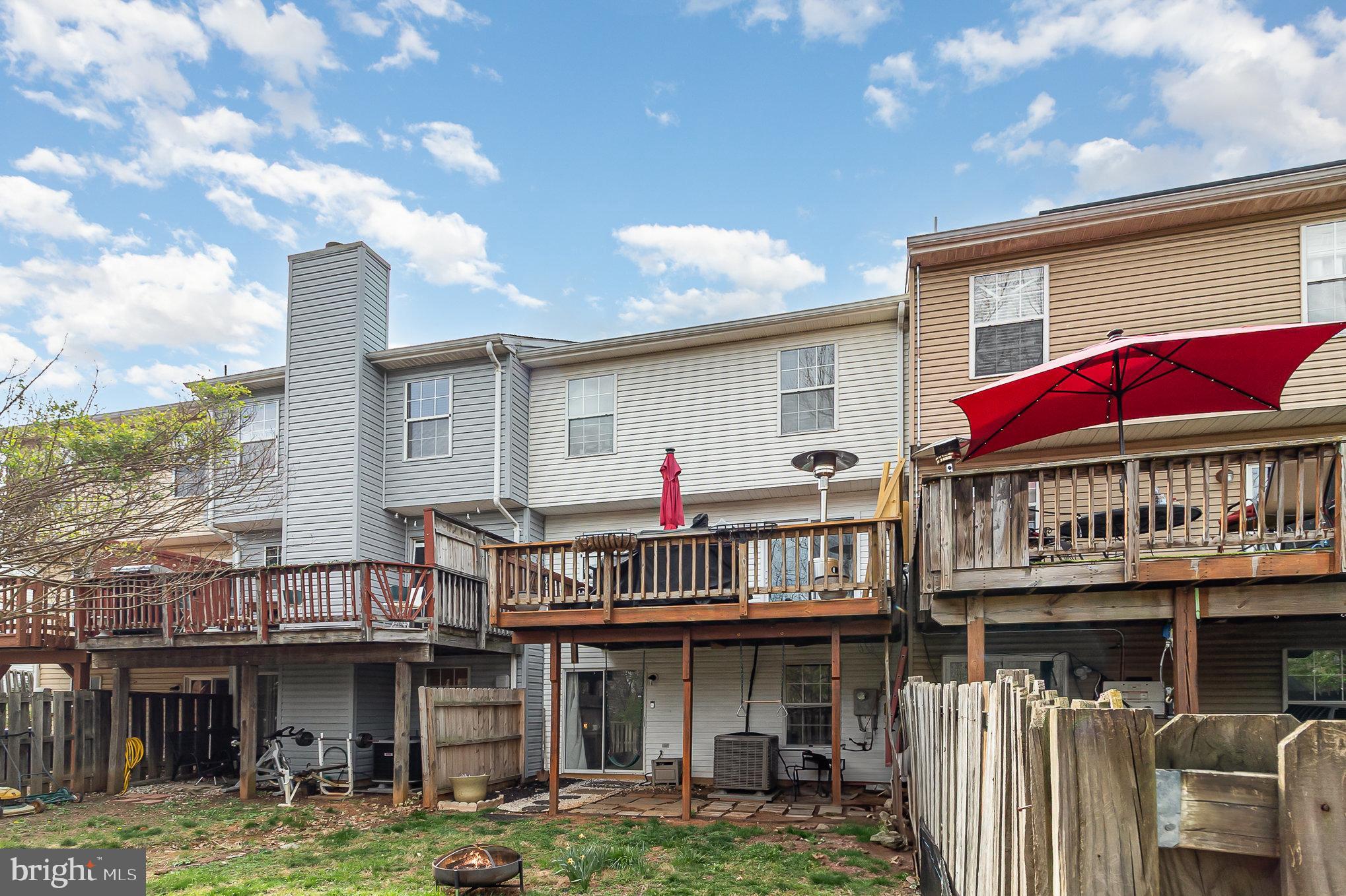 407 KNOLLWOOD COURT