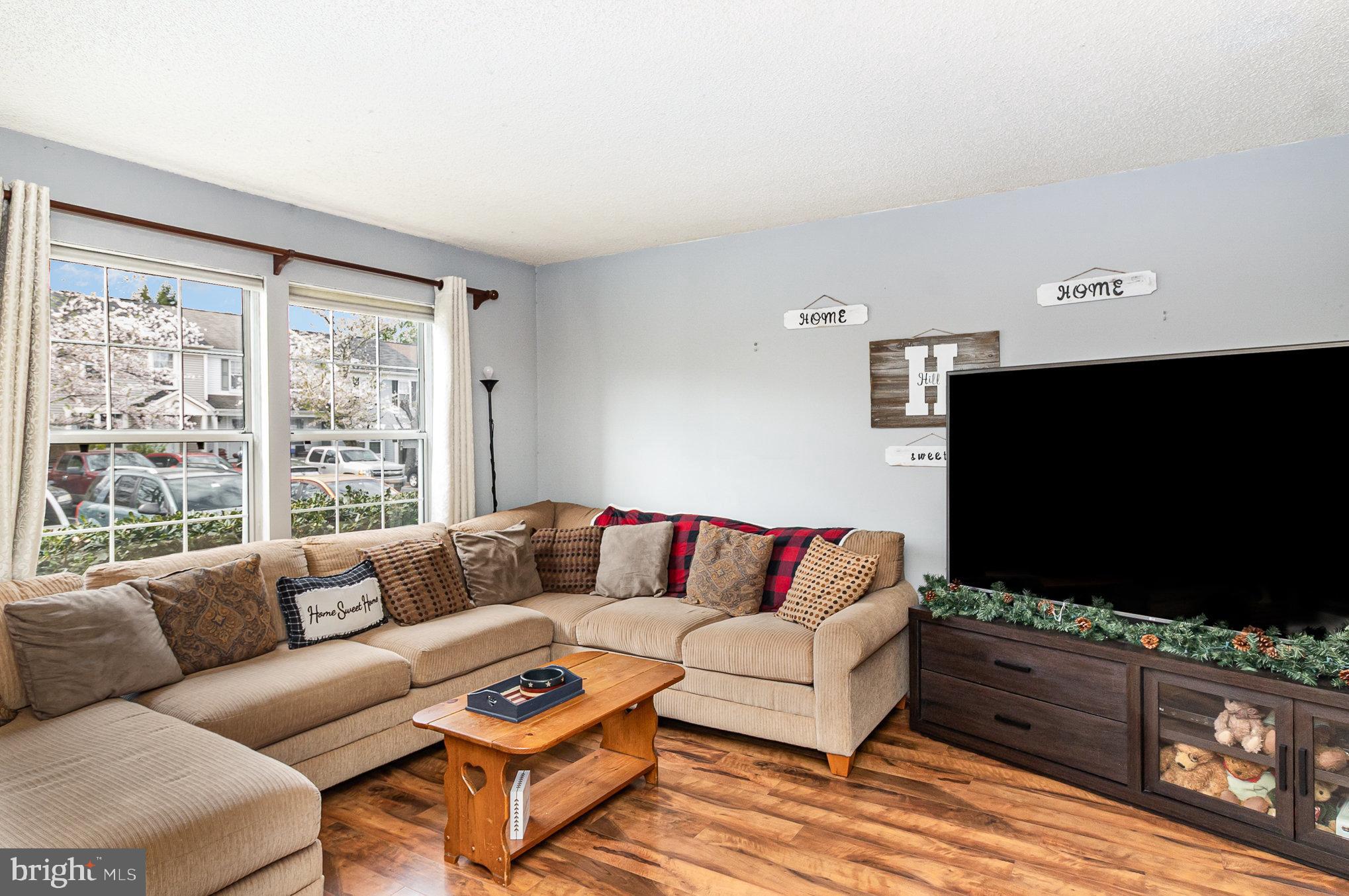 407 KNOLLWOOD COURT