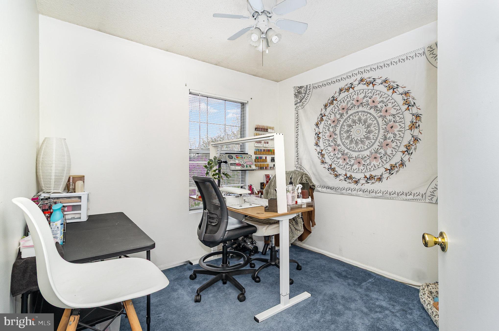 407 KNOLLWOOD COURT