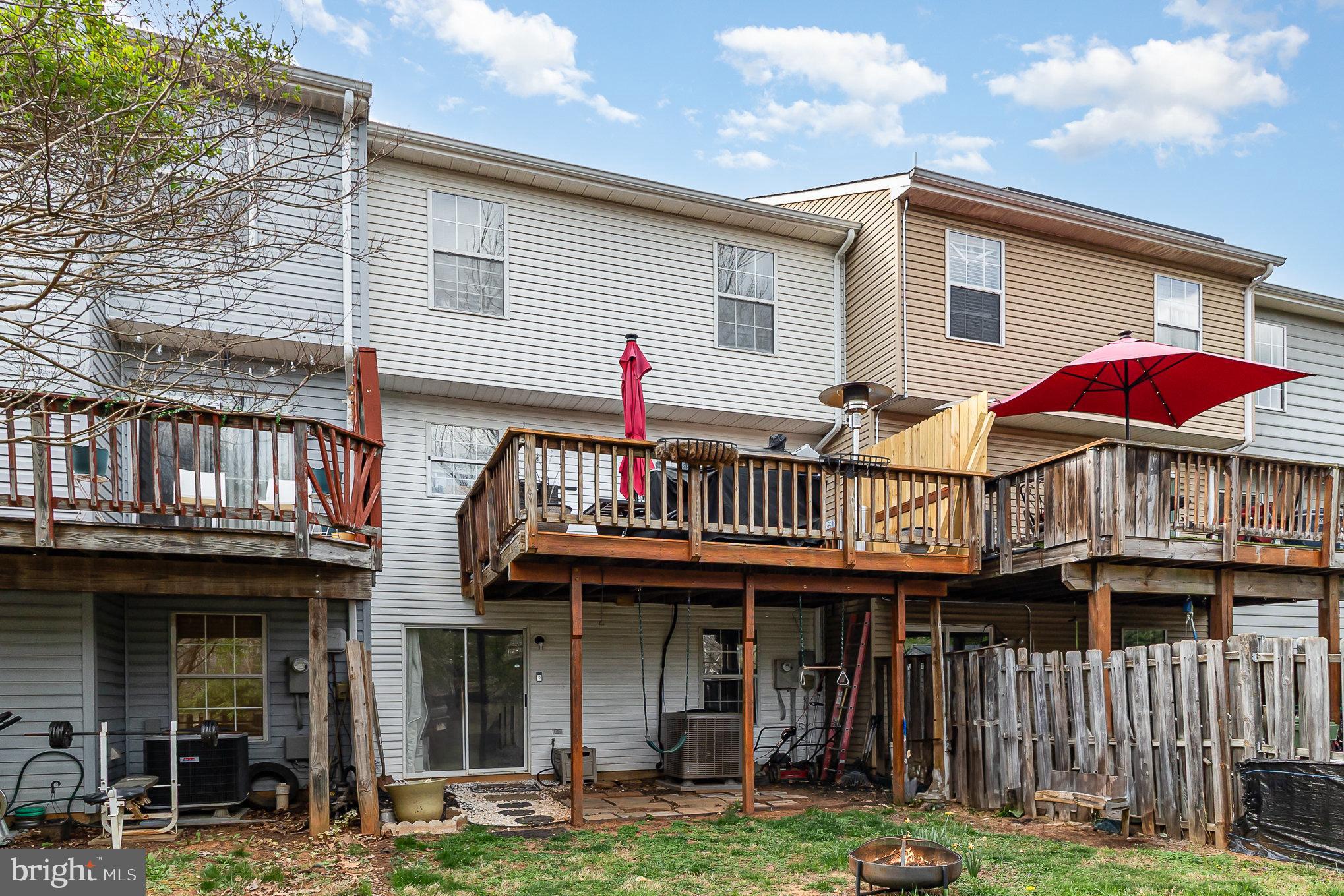 407 KNOLLWOOD COURT