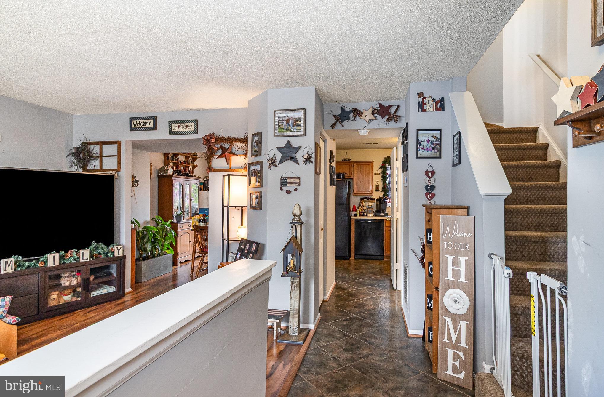 407 KNOLLWOOD COURT