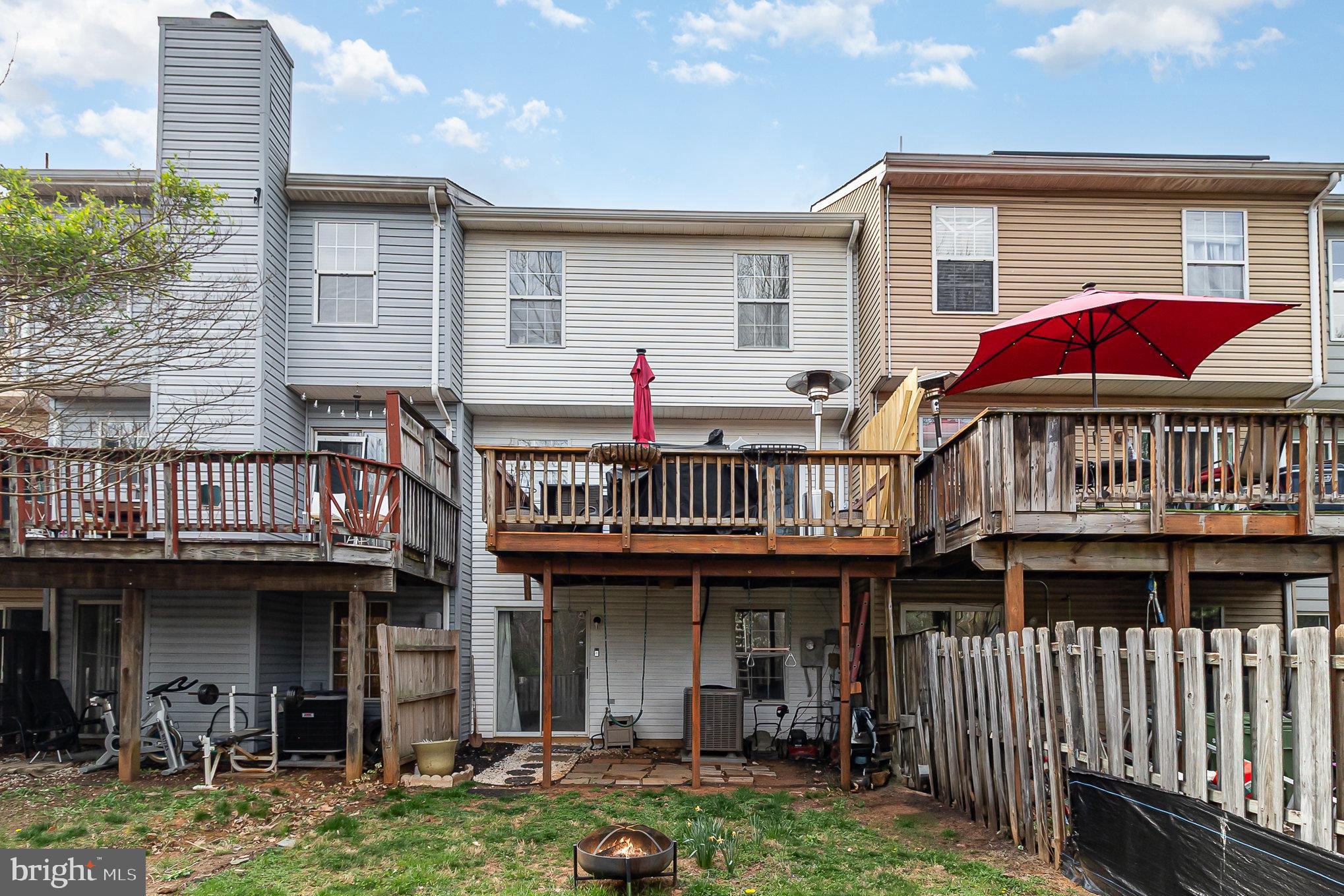 407 KNOLLWOOD COURT