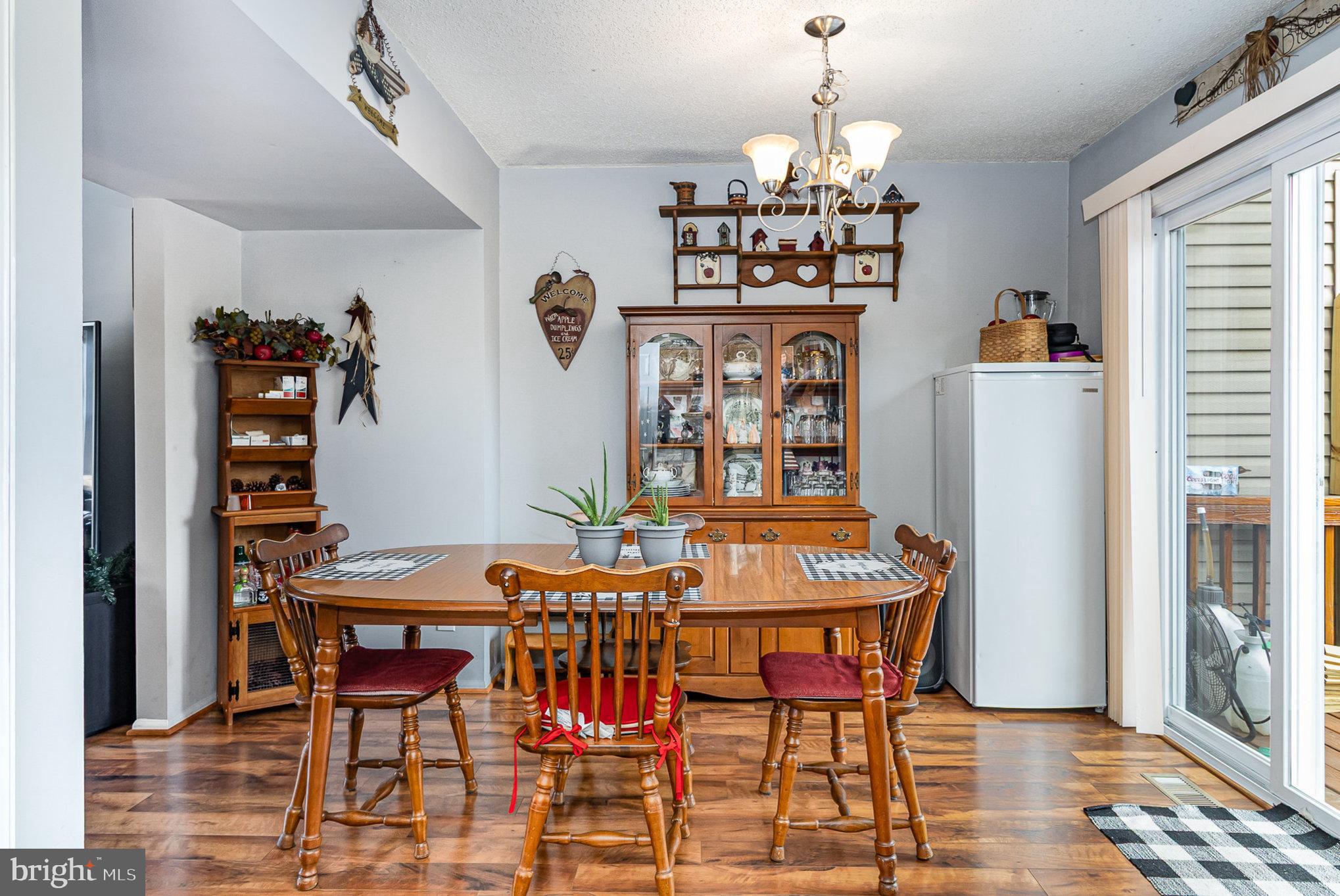 407 KNOLLWOOD COURT