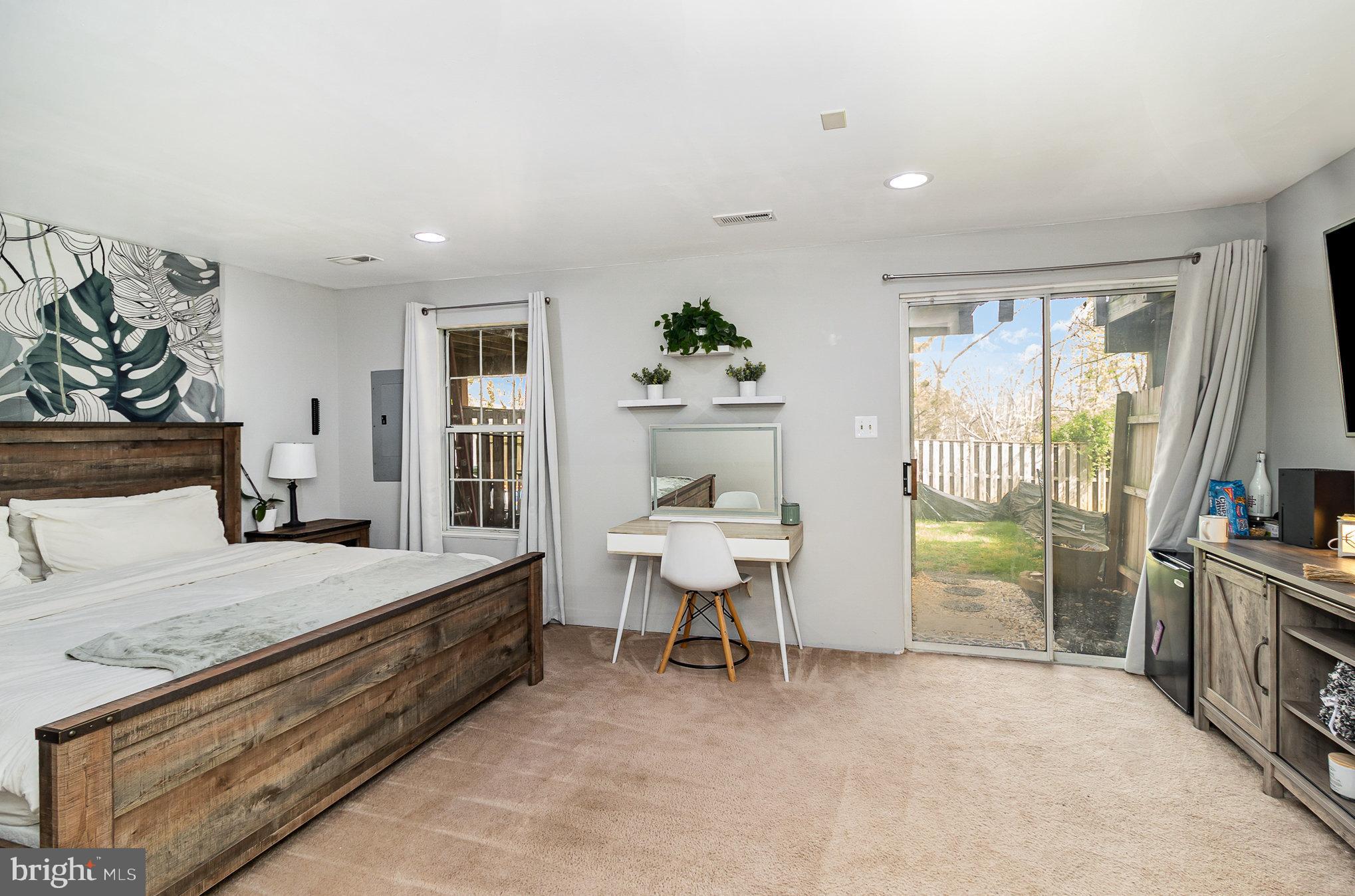 407 KNOLLWOOD COURT