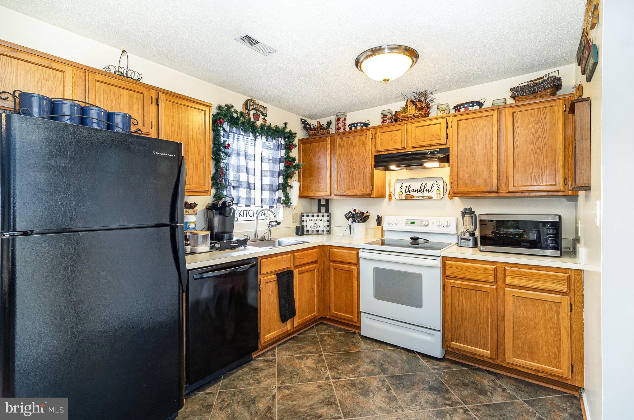 407 KNOLLWOOD COURT